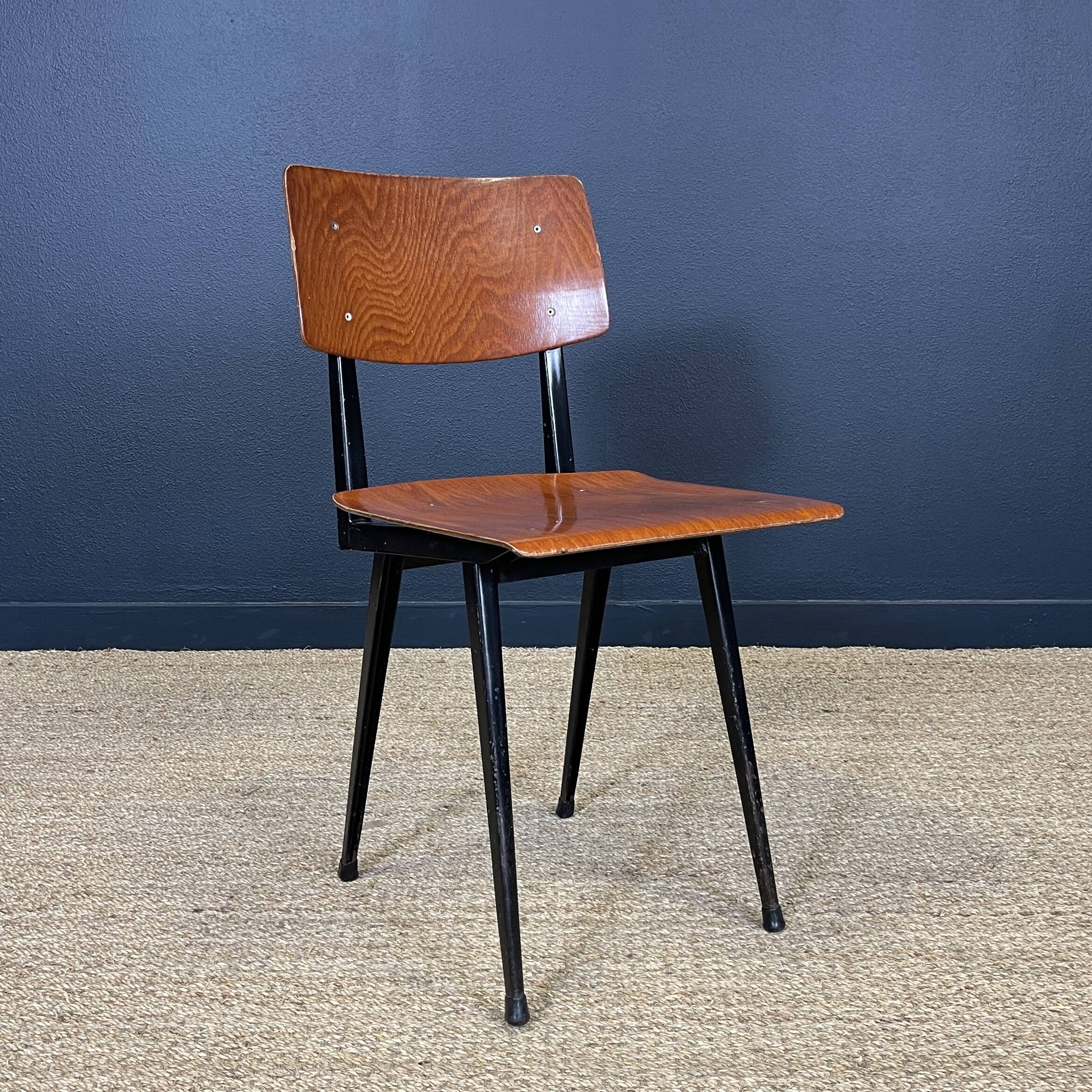Ensemble de 4 chaises obo 60.10 bois miel pieds compas noirs