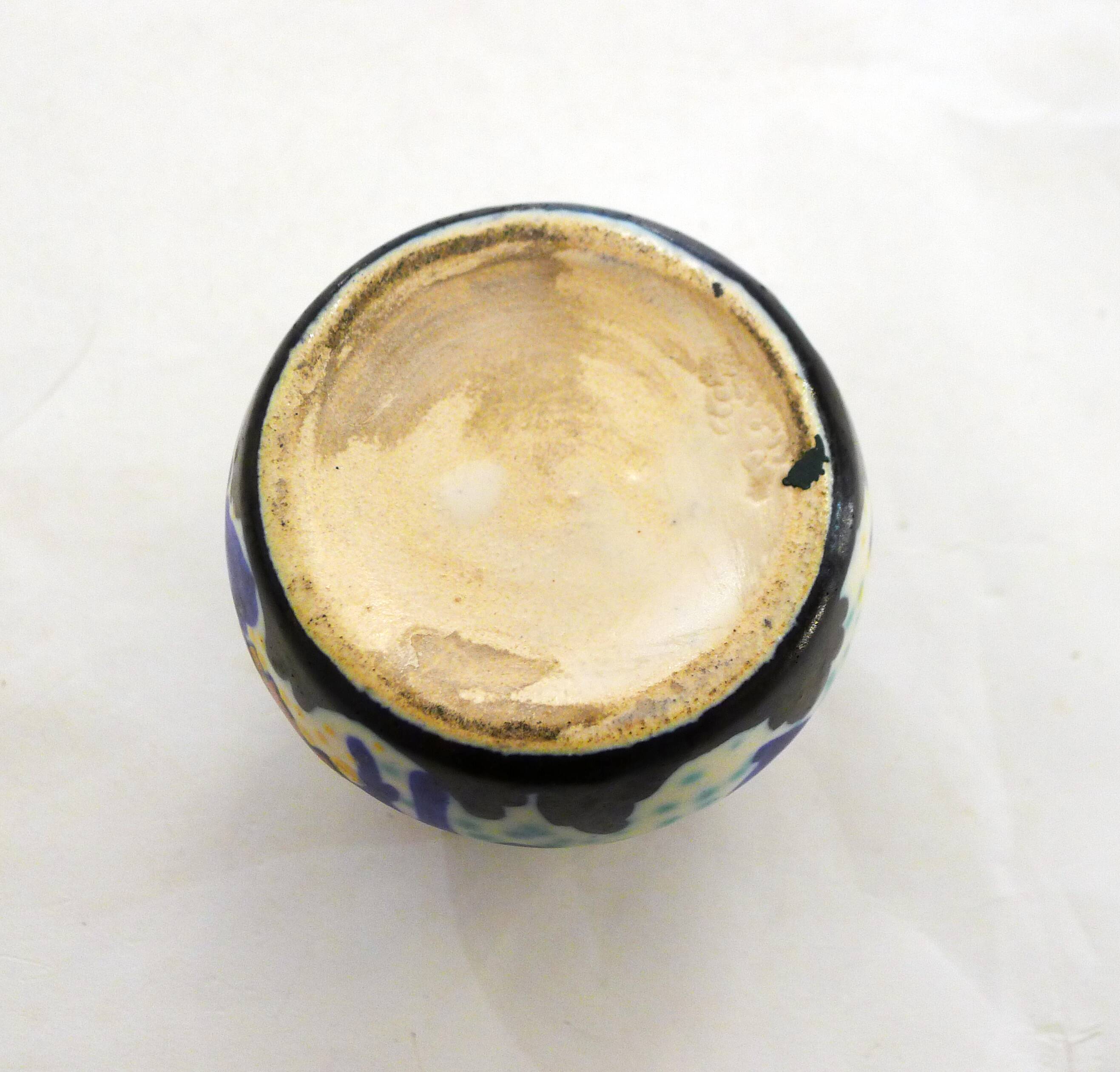 Small matte Art Deco vase / pot Regina Gouda