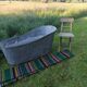 Ancienne baignoire en zinc pour le jardin.