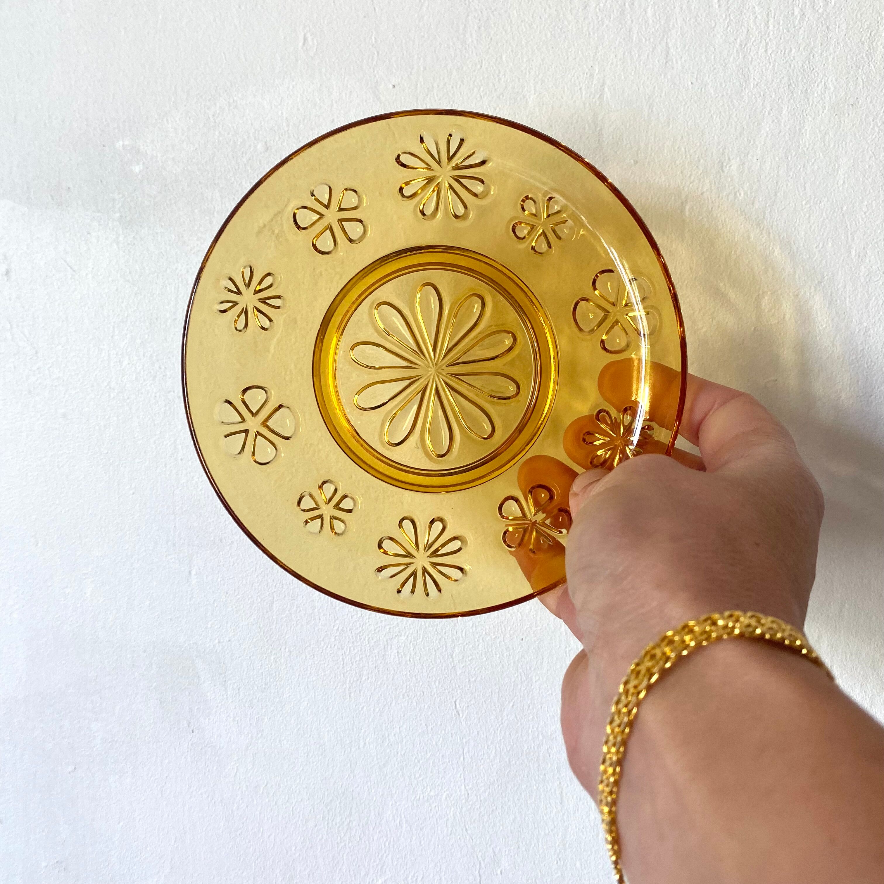 6 vintage dessert plates Vereco