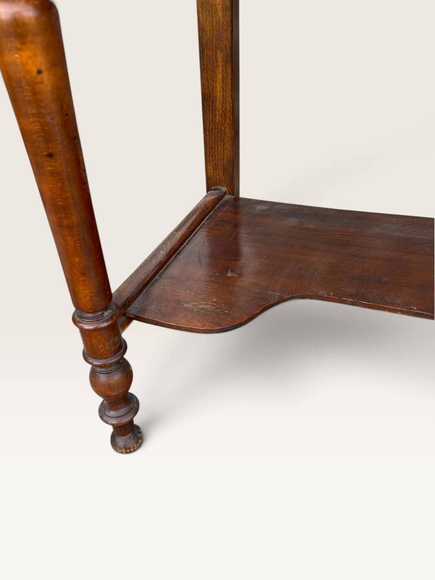 Dressing table in walnut and marble, late 19th century.