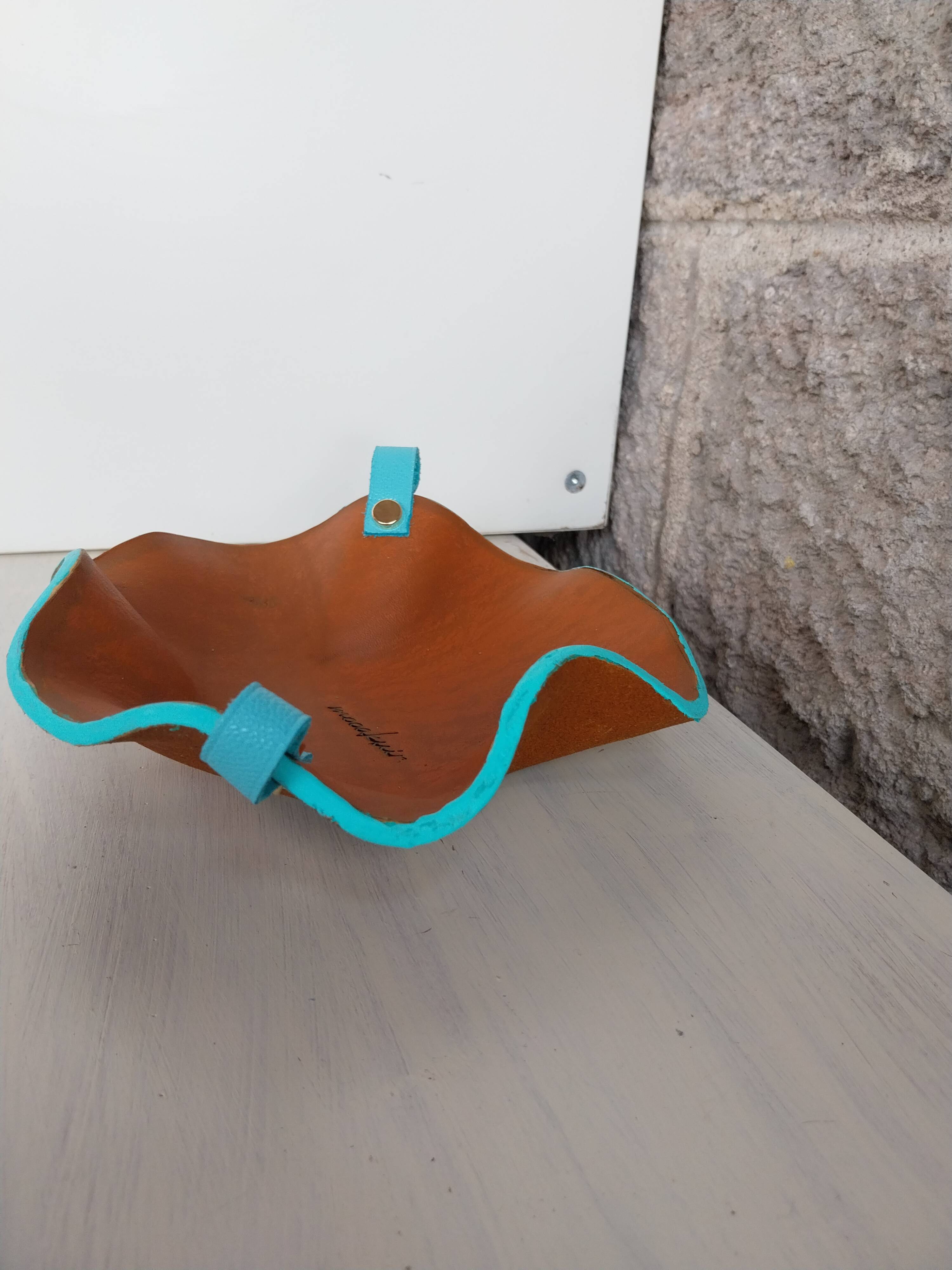 Leather shaped pocket emptier