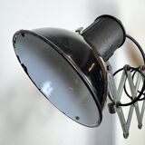Applique industrielle en forme de ciseaux en émail noir, années 1950