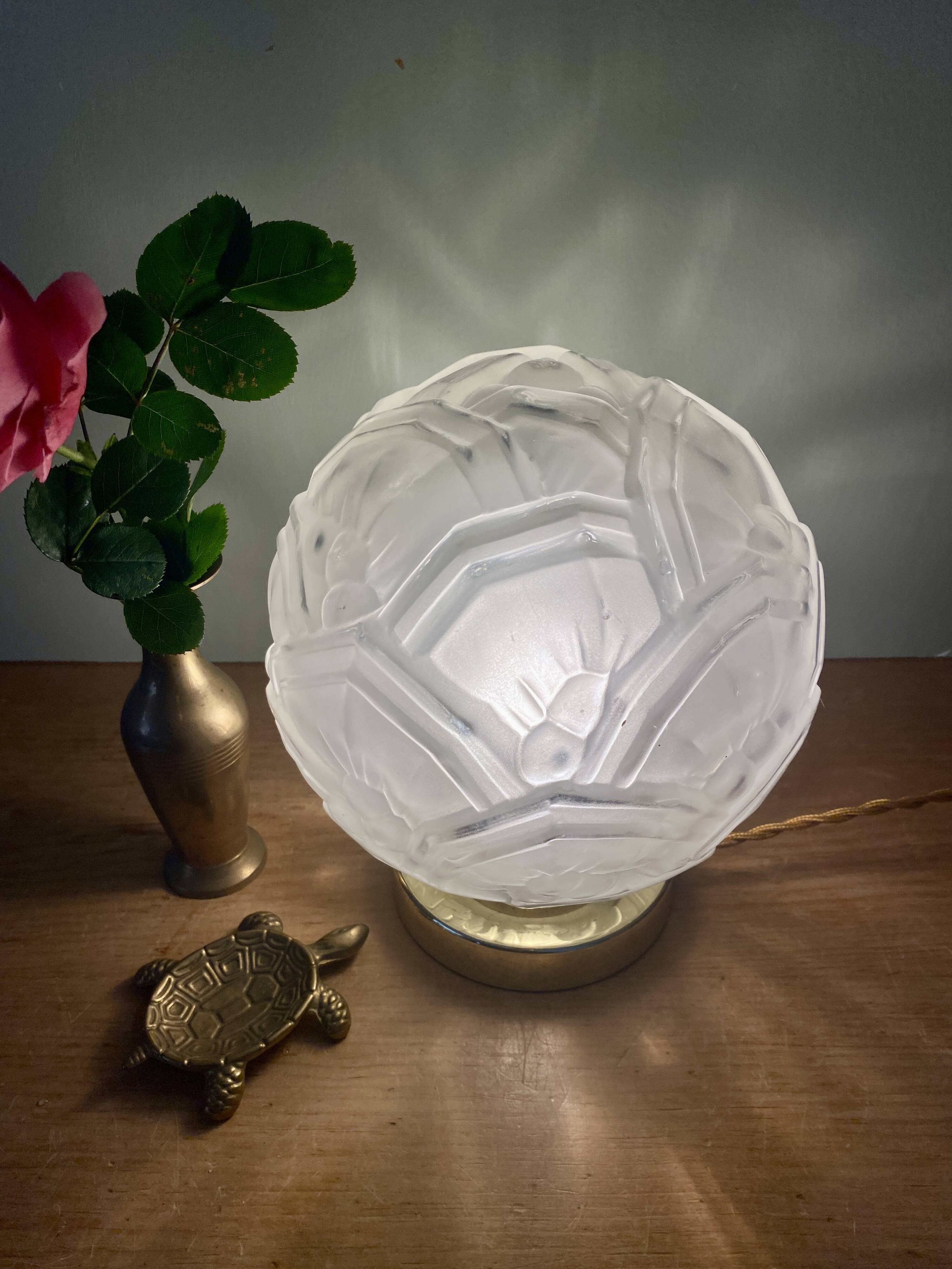 Vintage art deco globe table lamp in frosted glass