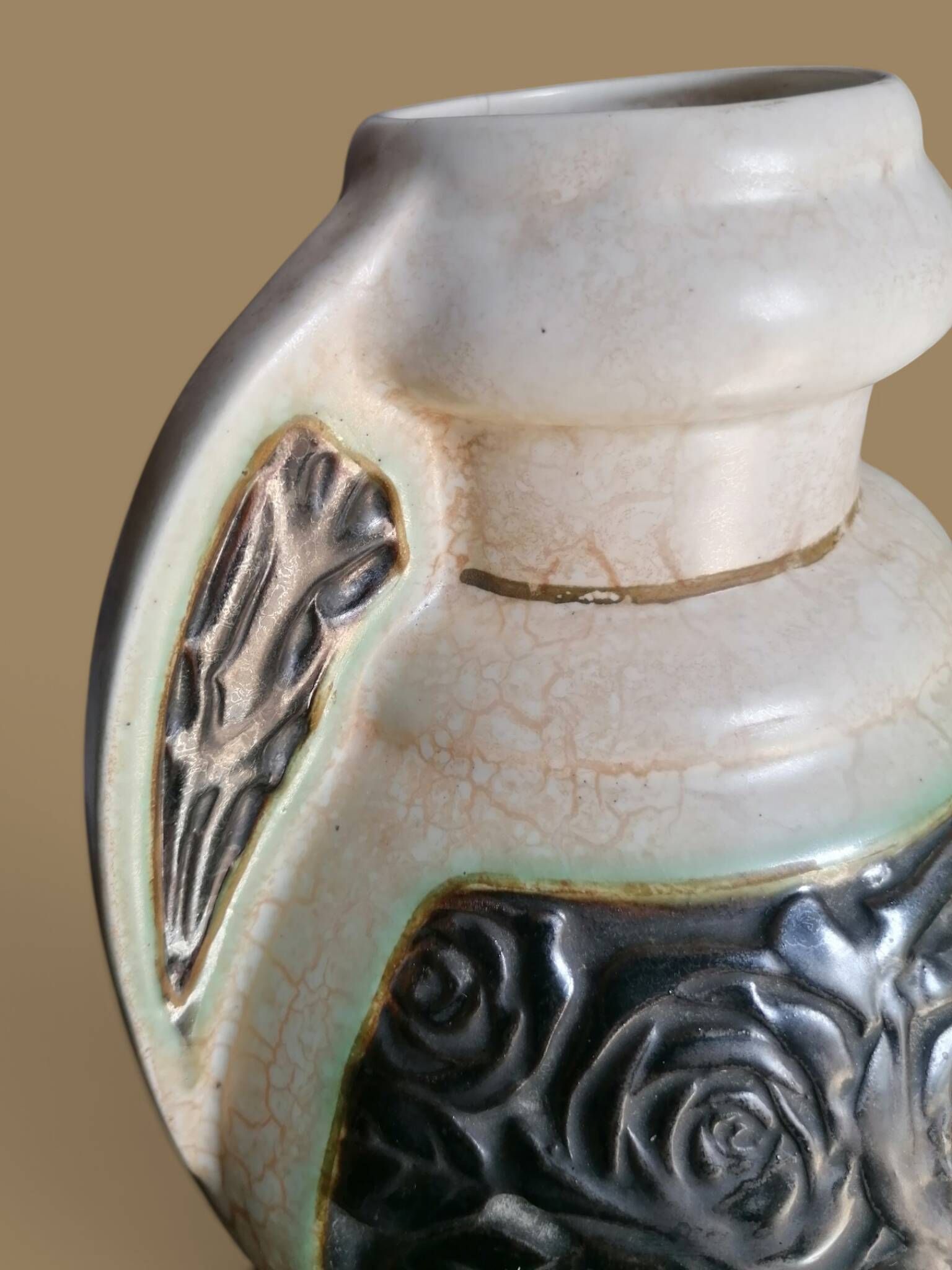 Vase à oreilles en faience craquelée art déco - Roses noires