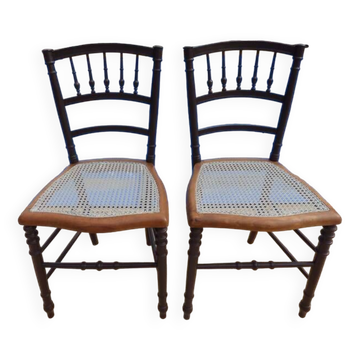 Deux chaises cannées en bois de qualité totalement relookees
