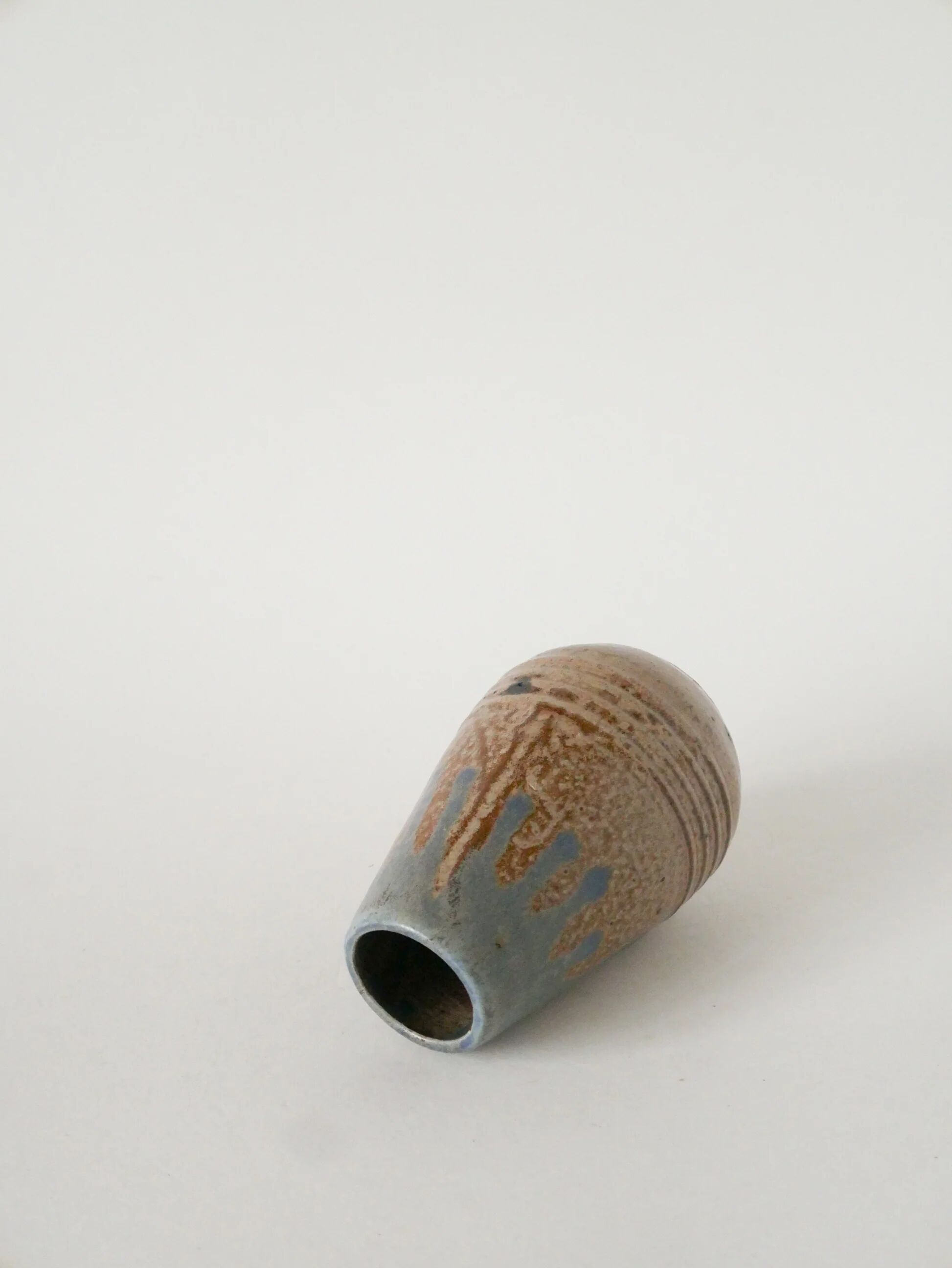 Petit vase en grès, forme conique - 11 x 8 cm