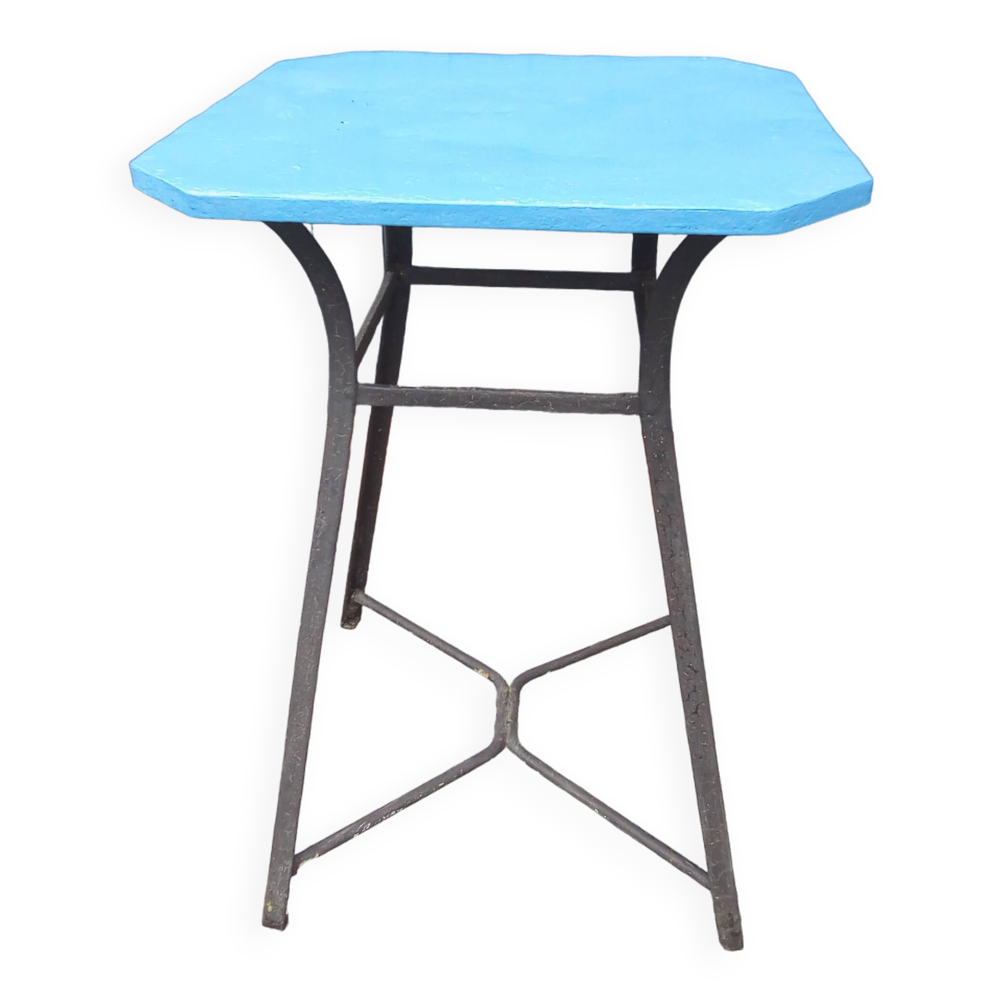 Splendid and rare outdoor iron bistro table from the 1940s, completely renovated