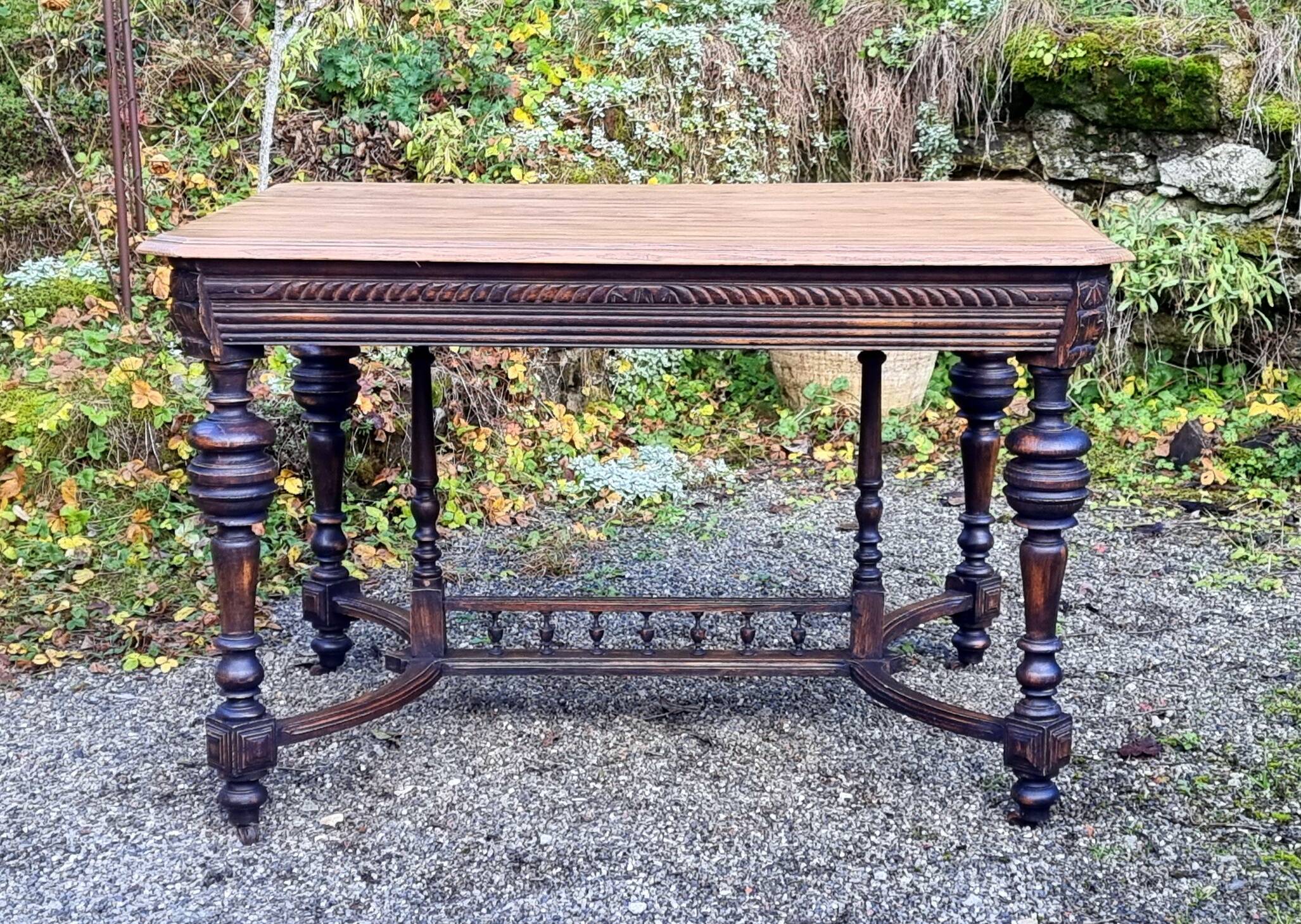 Table from the late 19th century, neo-Renaissance style, in black and oak.