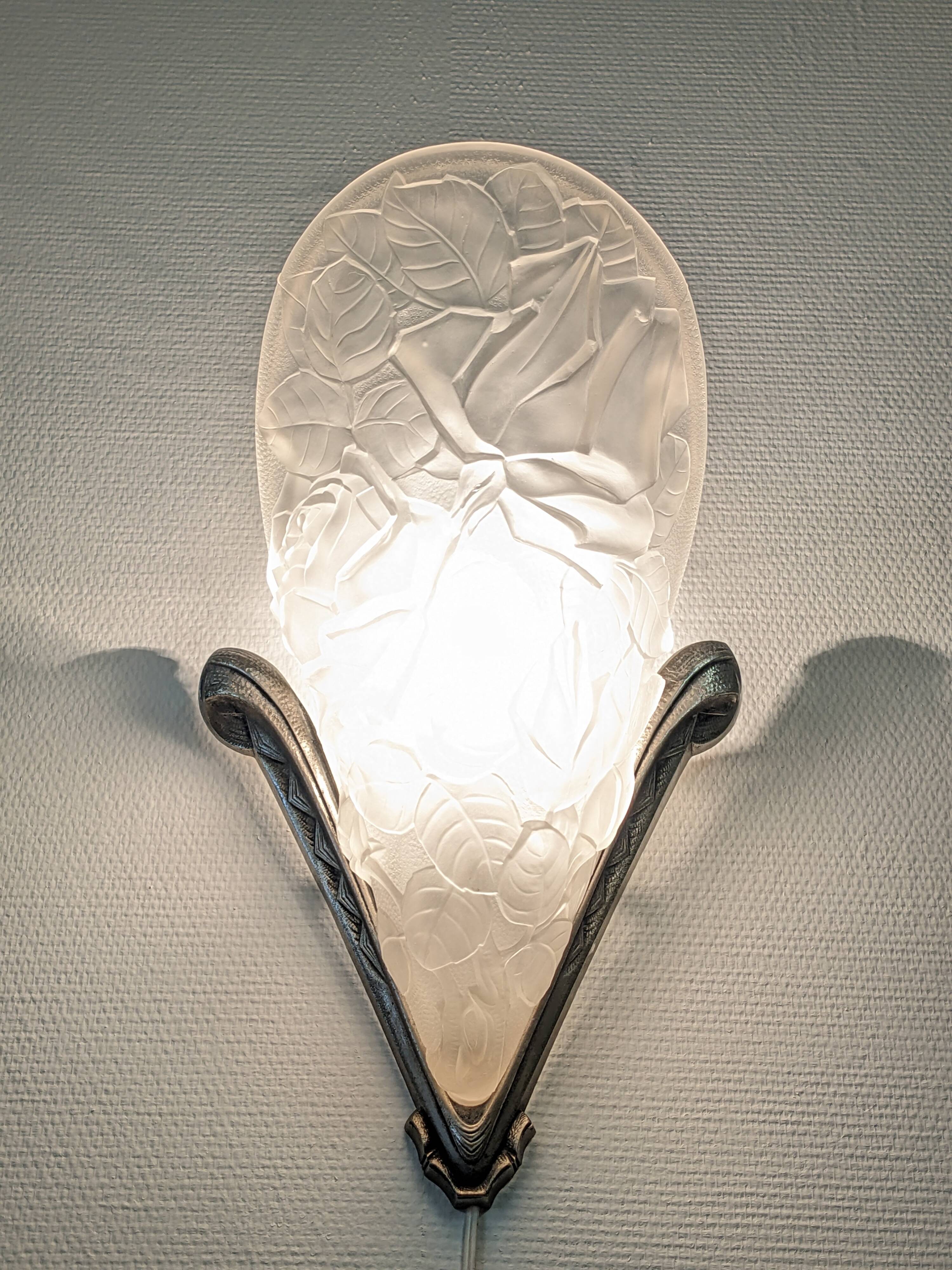 Art Deco wall lamp in frosted glass and nickel-plated bronze circa 1920