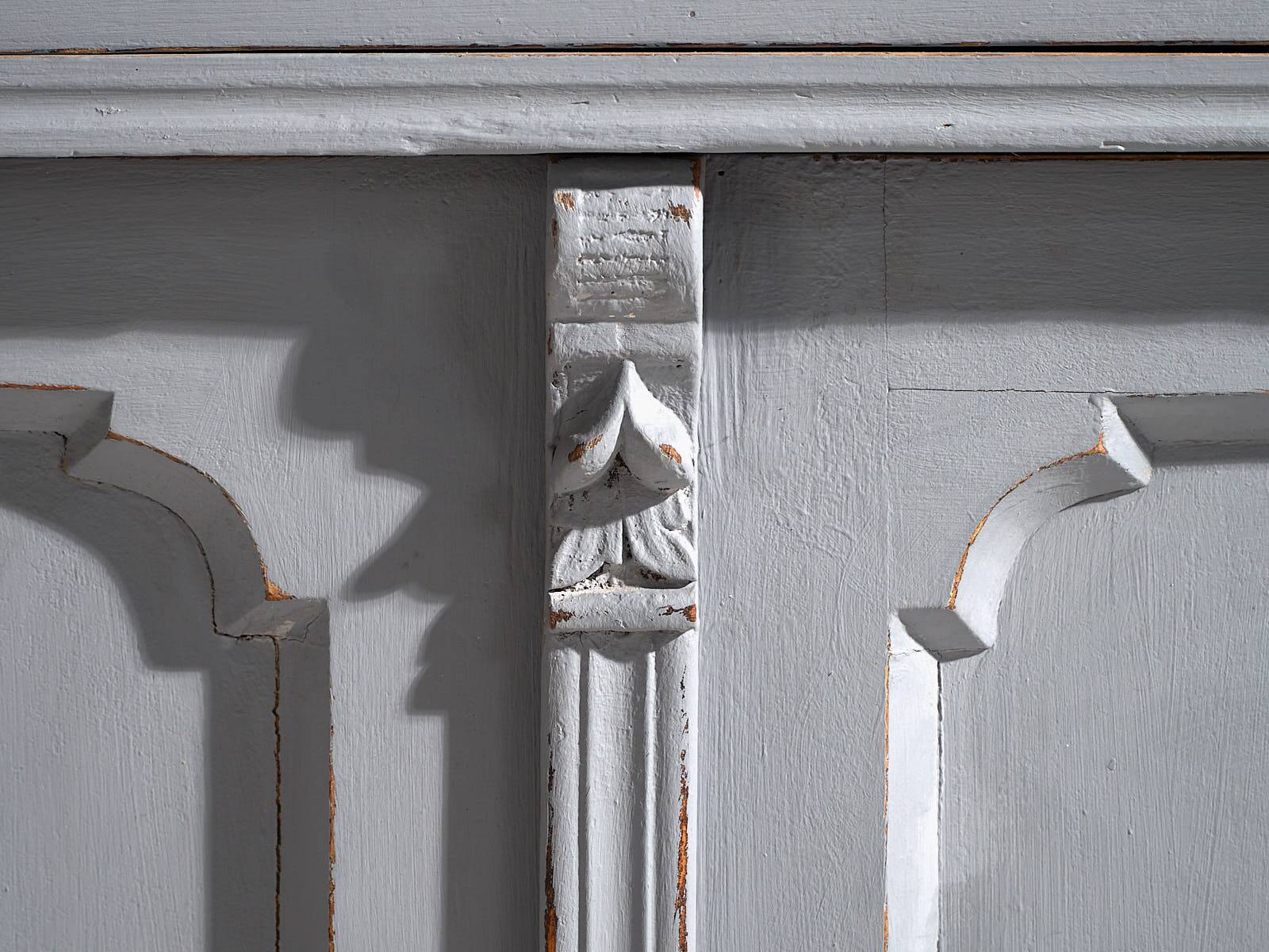 Antique two-door living room chest of drawers (circa 1920) #15