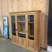 Library in oak from the late 19th century.