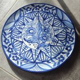 Large wall plate in majolica signed by Enrique Crespo, Artesania years.