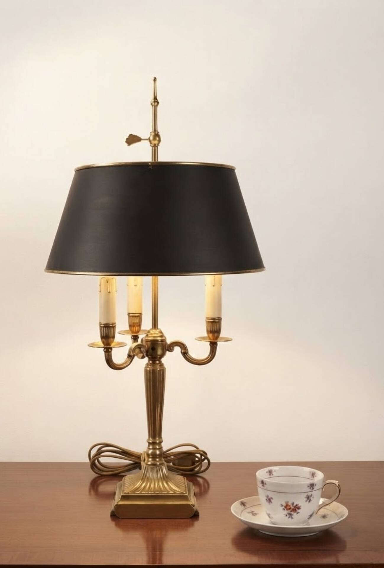 Three-light bouillotte lamp in bronze, Empire style.