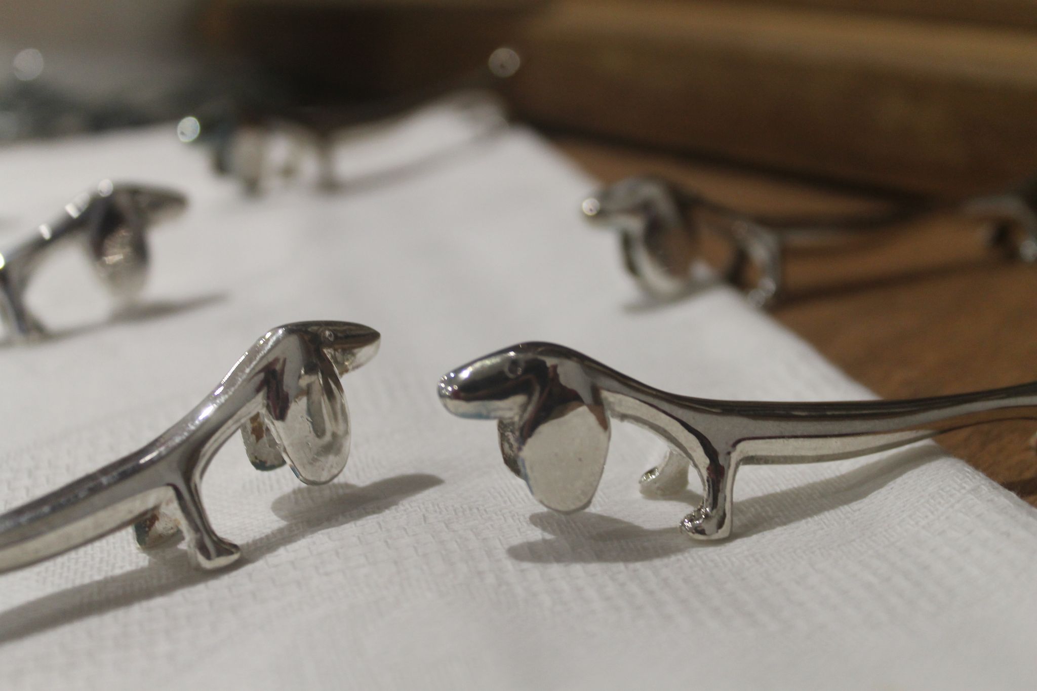 set of 6 knife holders in silver metal basset/dachshund