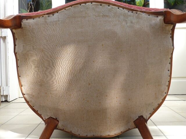 Vintage shepherdess armchair in pink velvet.