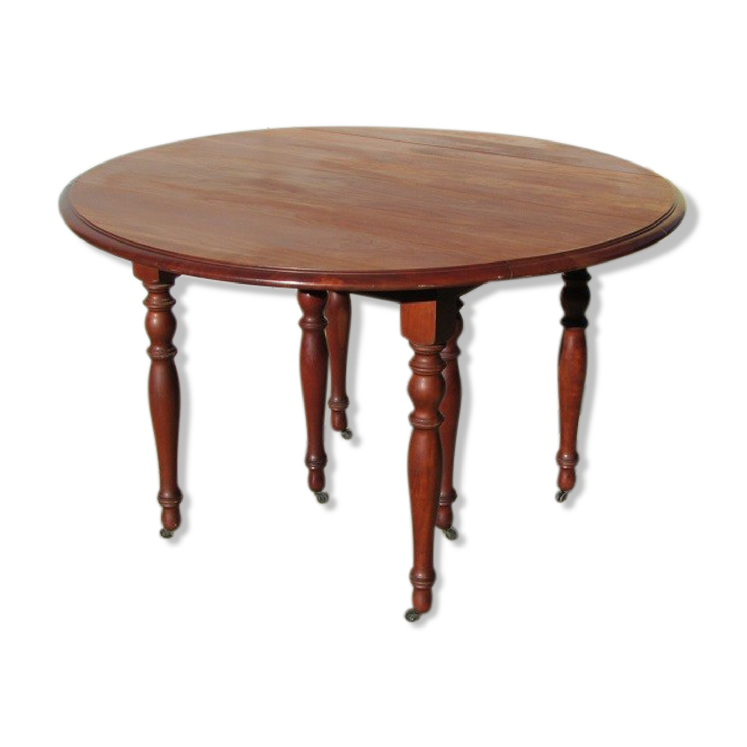 Extendable panel with pans on wheels in cherry