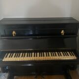Piano droit noir
