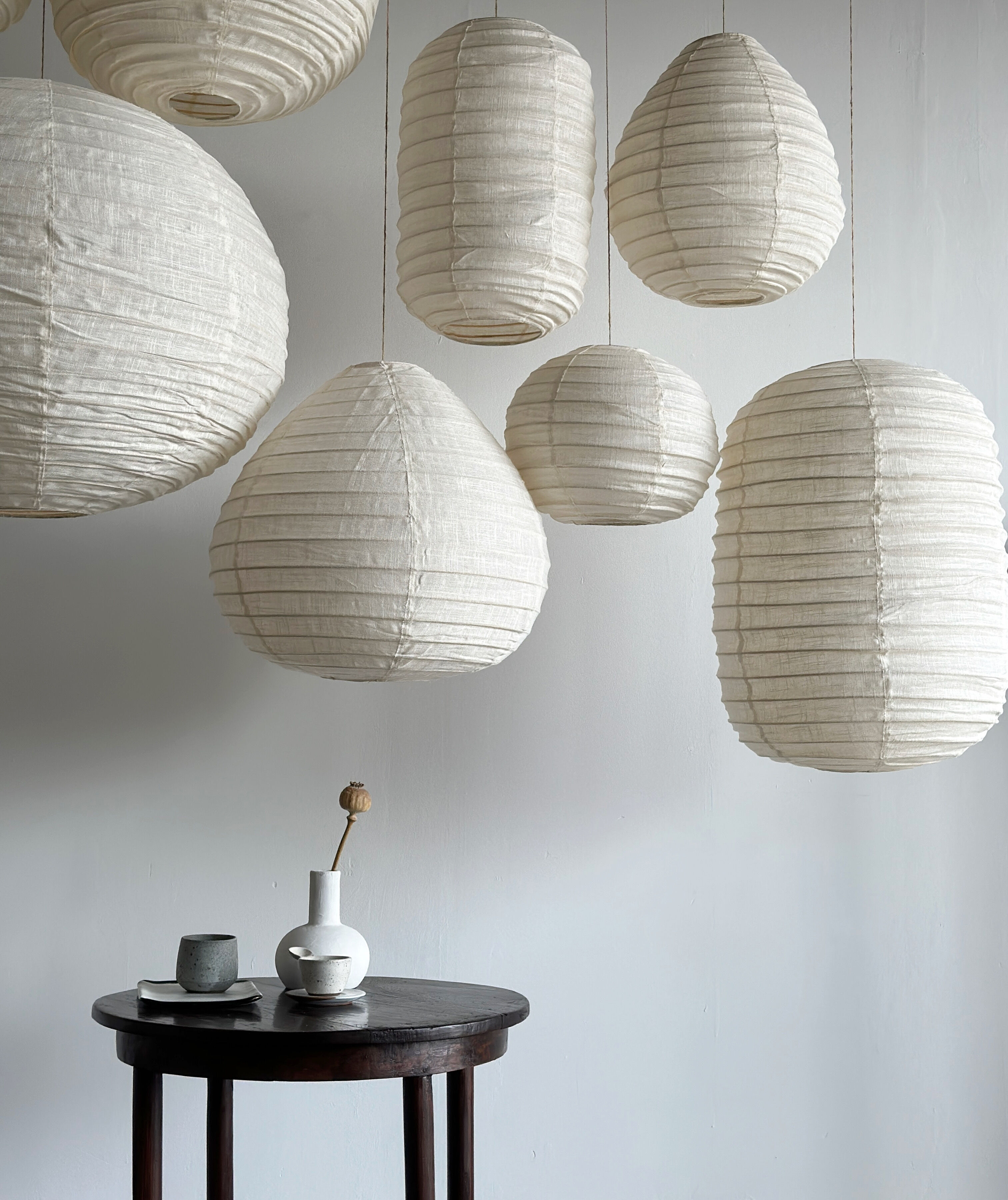 Suspension in rattan and natural japanese linen in the shape of a drop