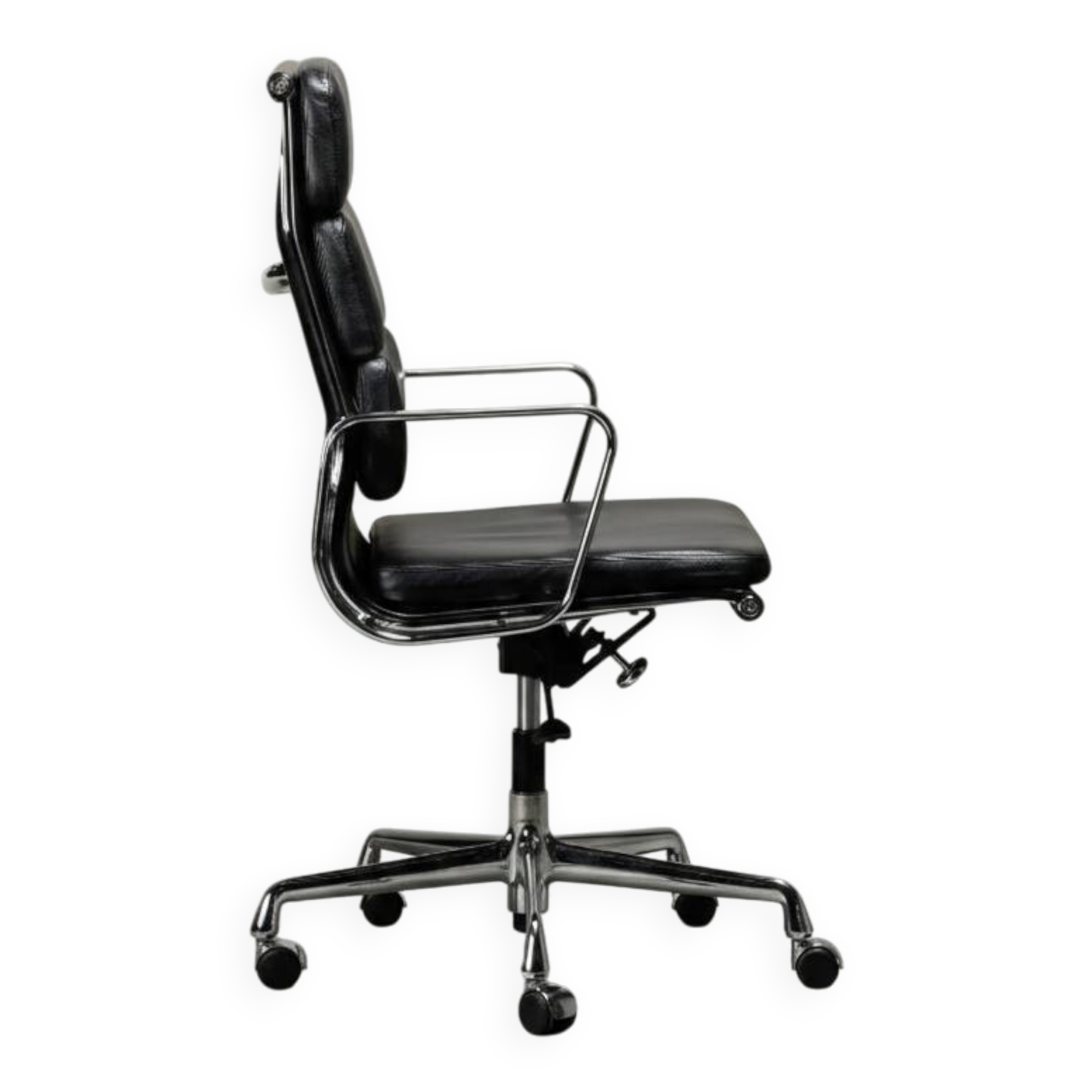 Chaise de bureau Charles & Ray Eames EA219 en chrome et cuir noir, Vitra