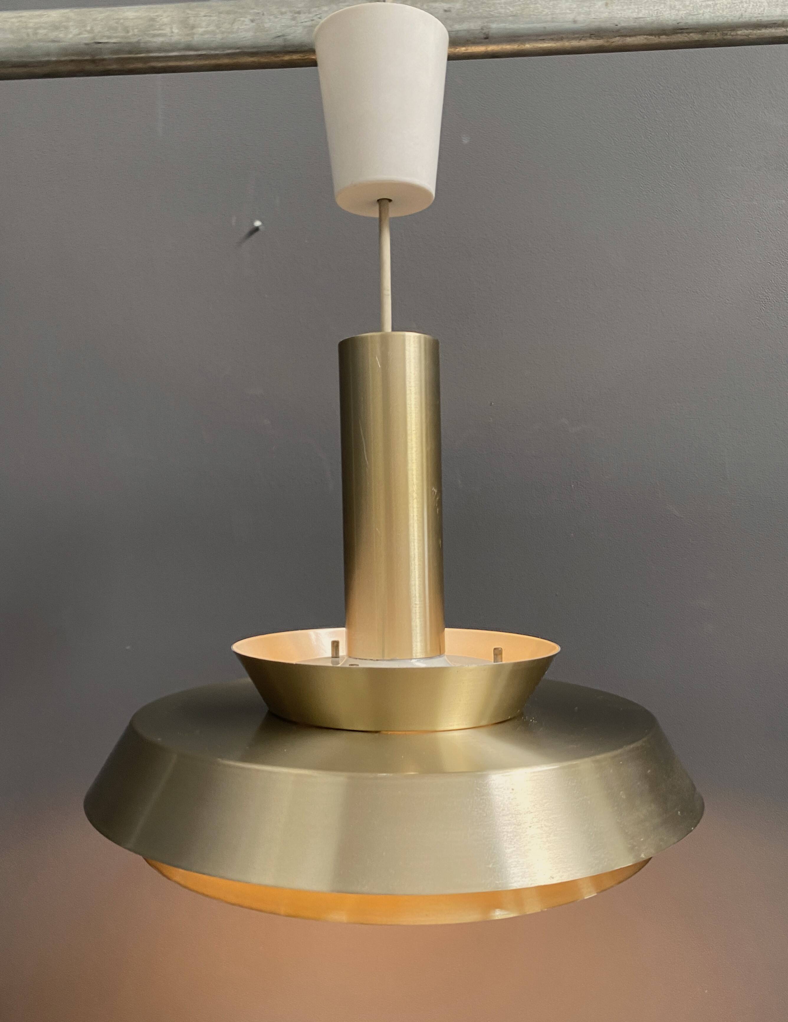 Lampe à suspension en métal VEB couleur laiton et blanc années 1960