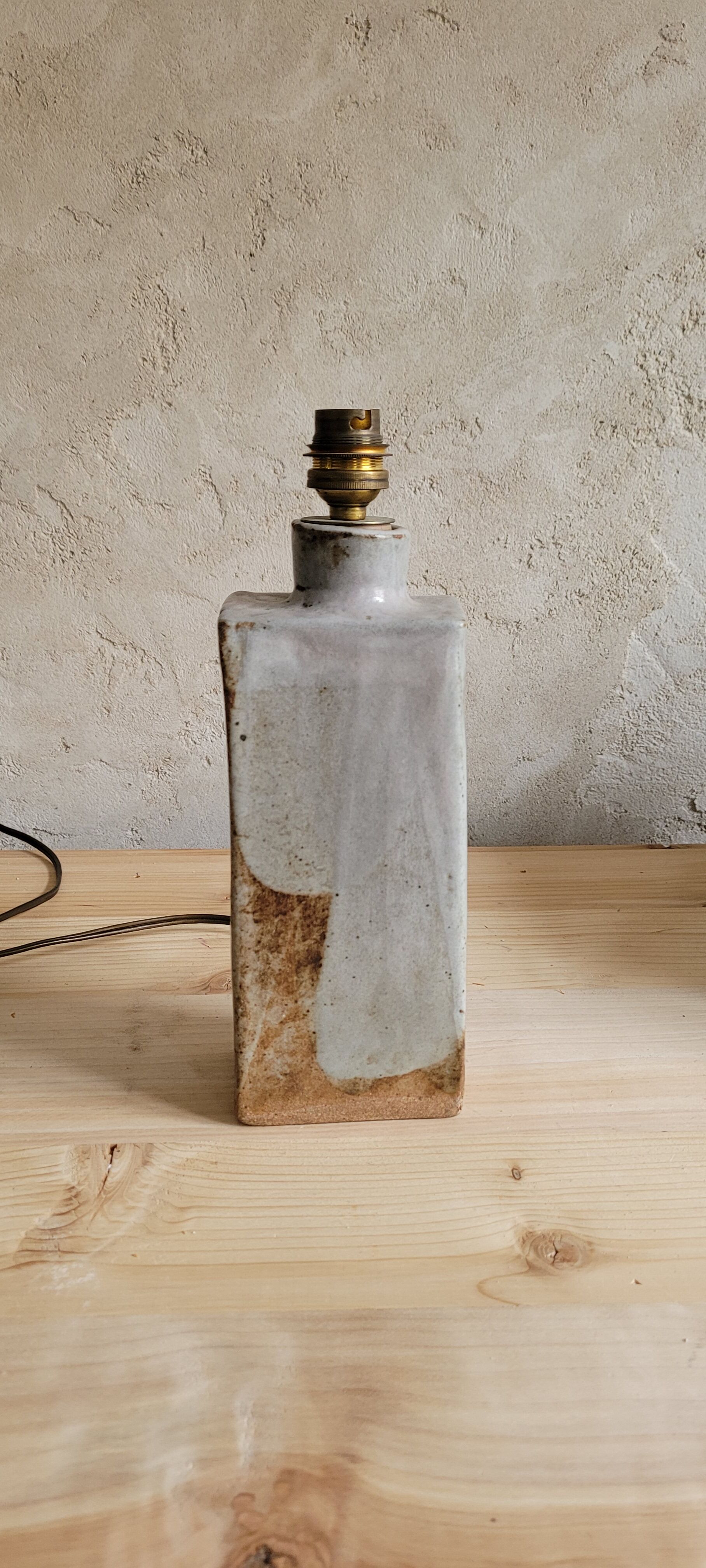 Table lamp in glazed stoneware