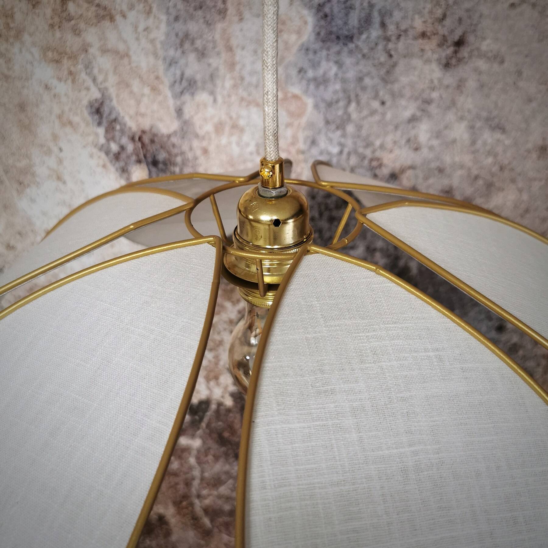 Flower suspension with metal structure and white linen petals