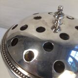 Pique flowers in silver metal