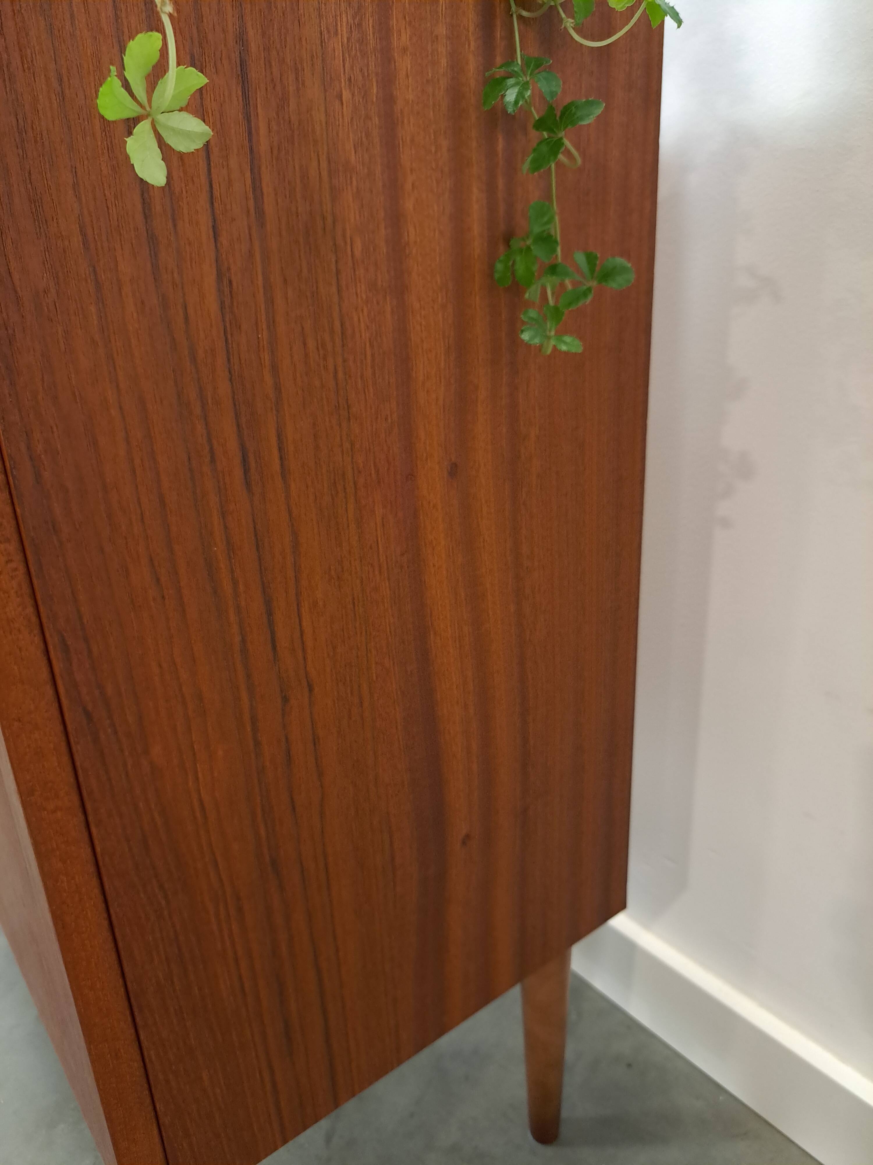 Teak fineer kastje met lades, nr. 2