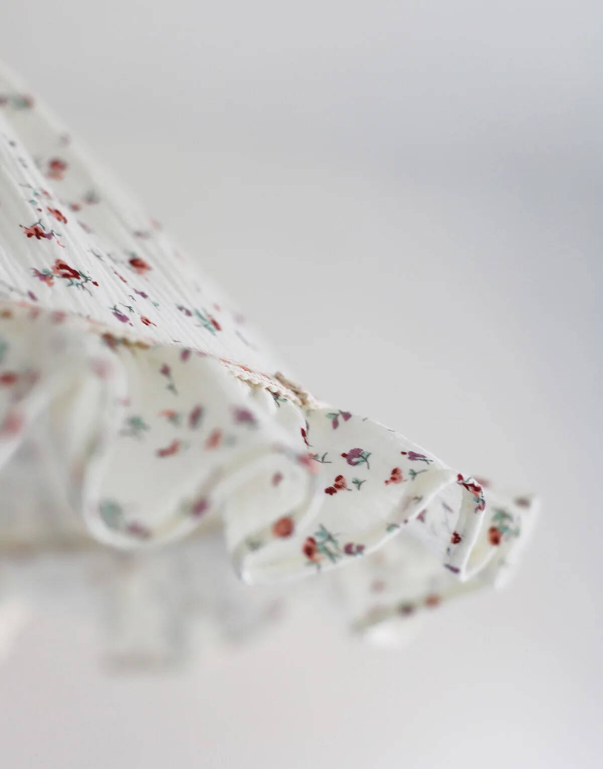 Conical suspension with Emilia "tiny flowers" wheel