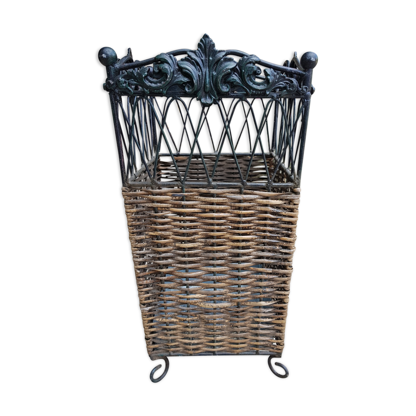 Iron and wicker umbrella carrier
