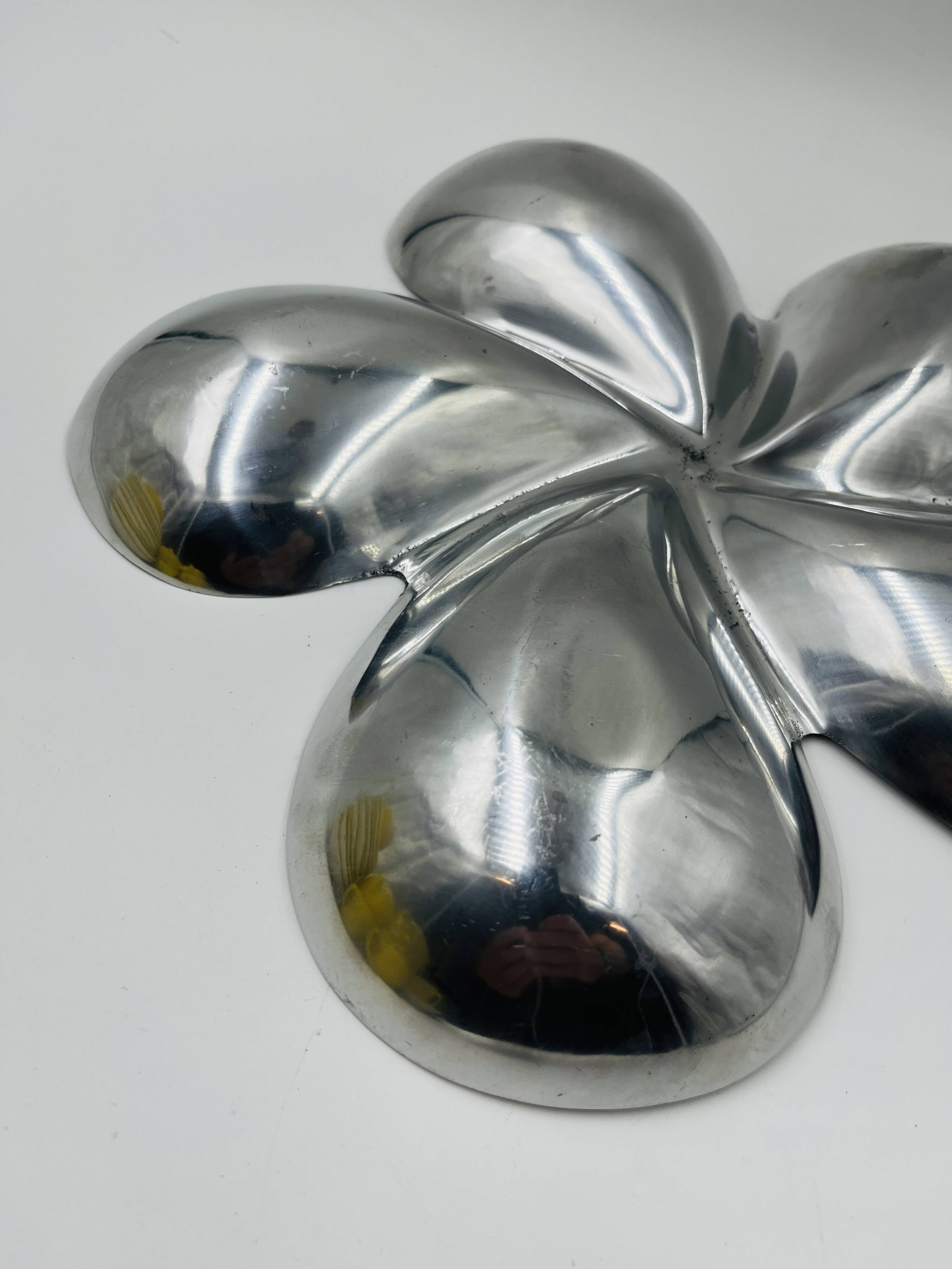 Vintage enamelled solid aluminium aperitif plate Flower 39cm
