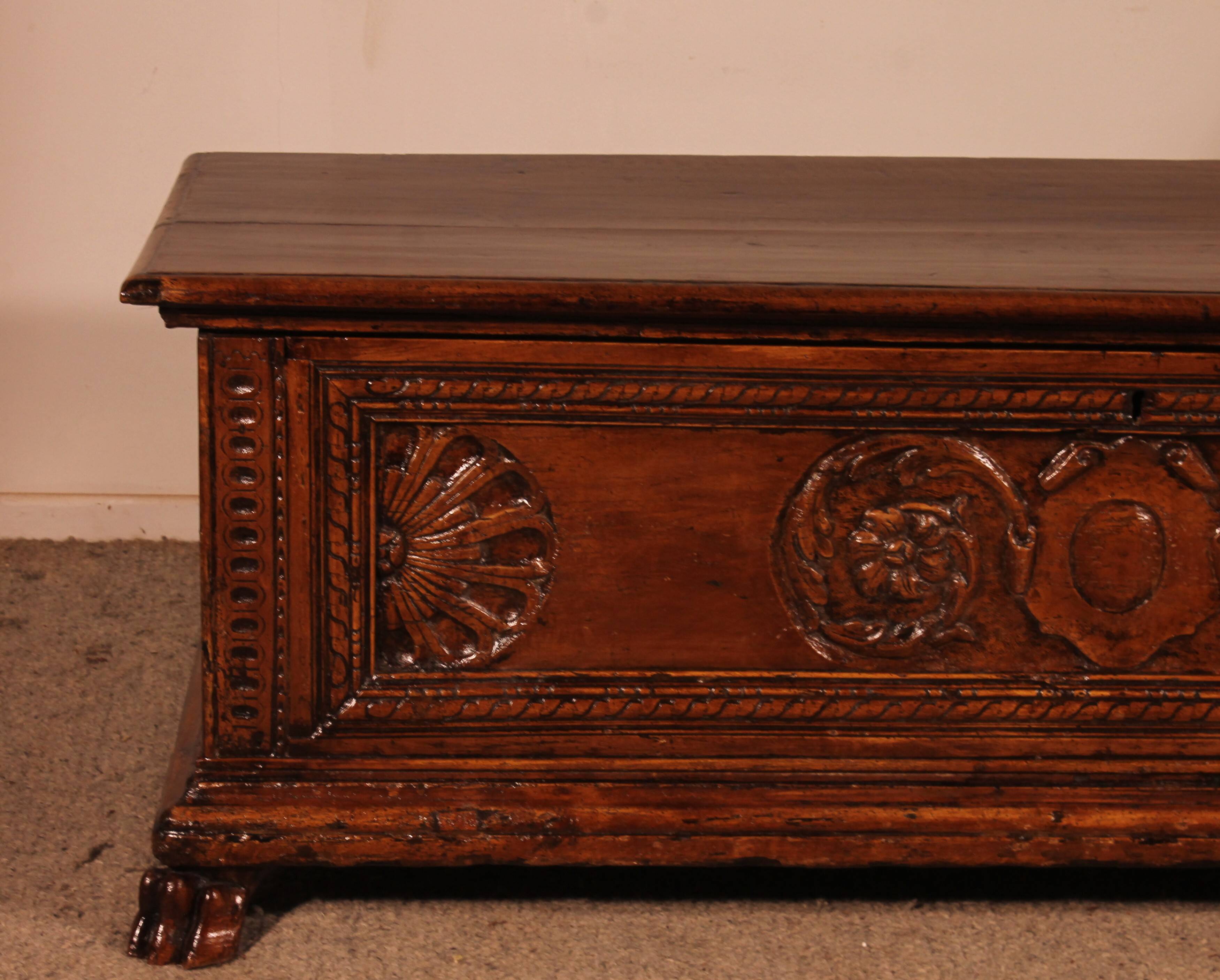 Italian Renaissance walnut chest - circa 1600