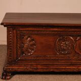 Italian Renaissance walnut chest - circa 1600