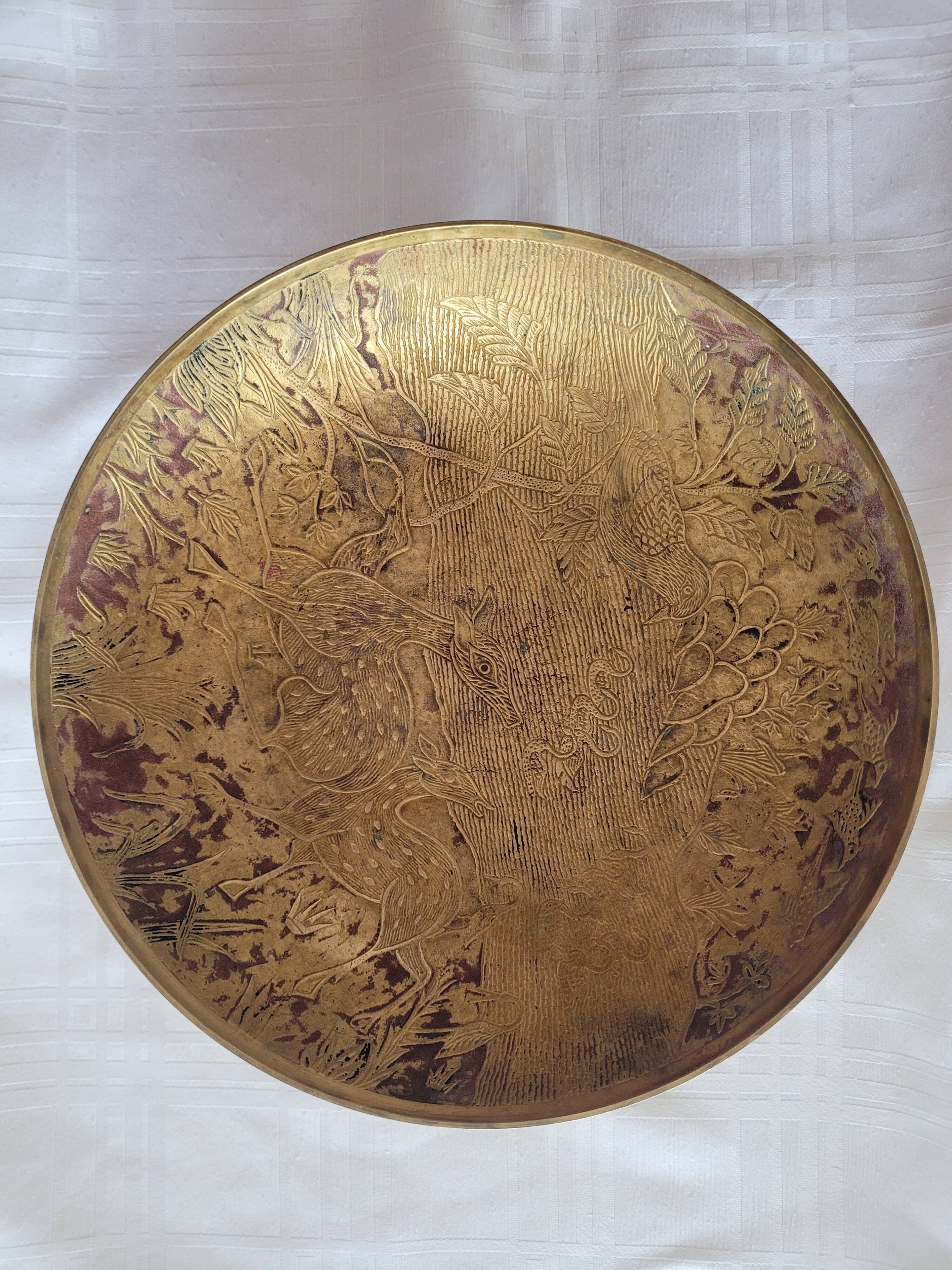 Bowl or decorative dish in engraved brass.