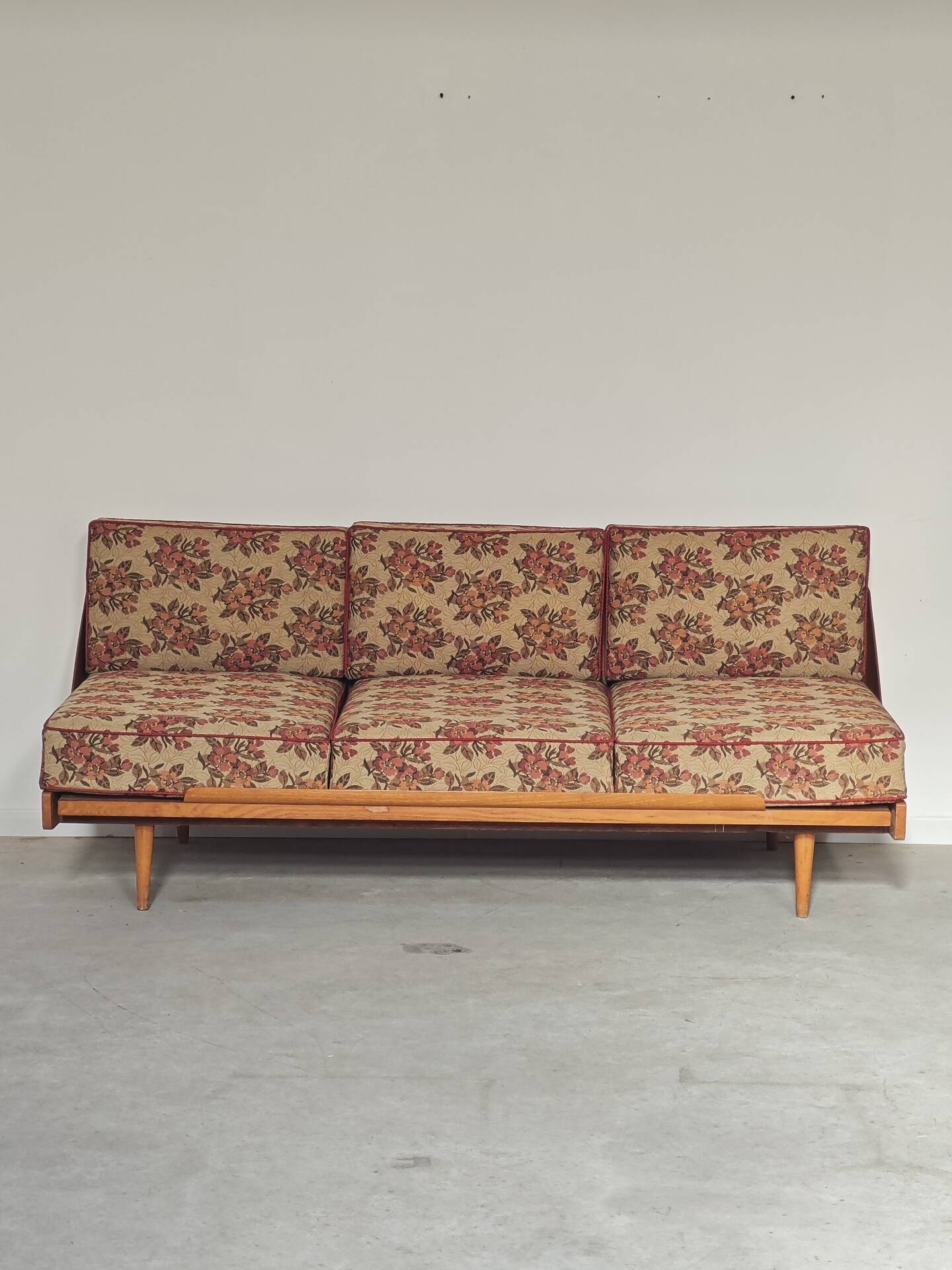 Folding sofa bed Canapé banquette Interier Praha 1960 floral pattern fabric