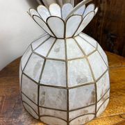 Suspension in white mother-of-pearl and brass