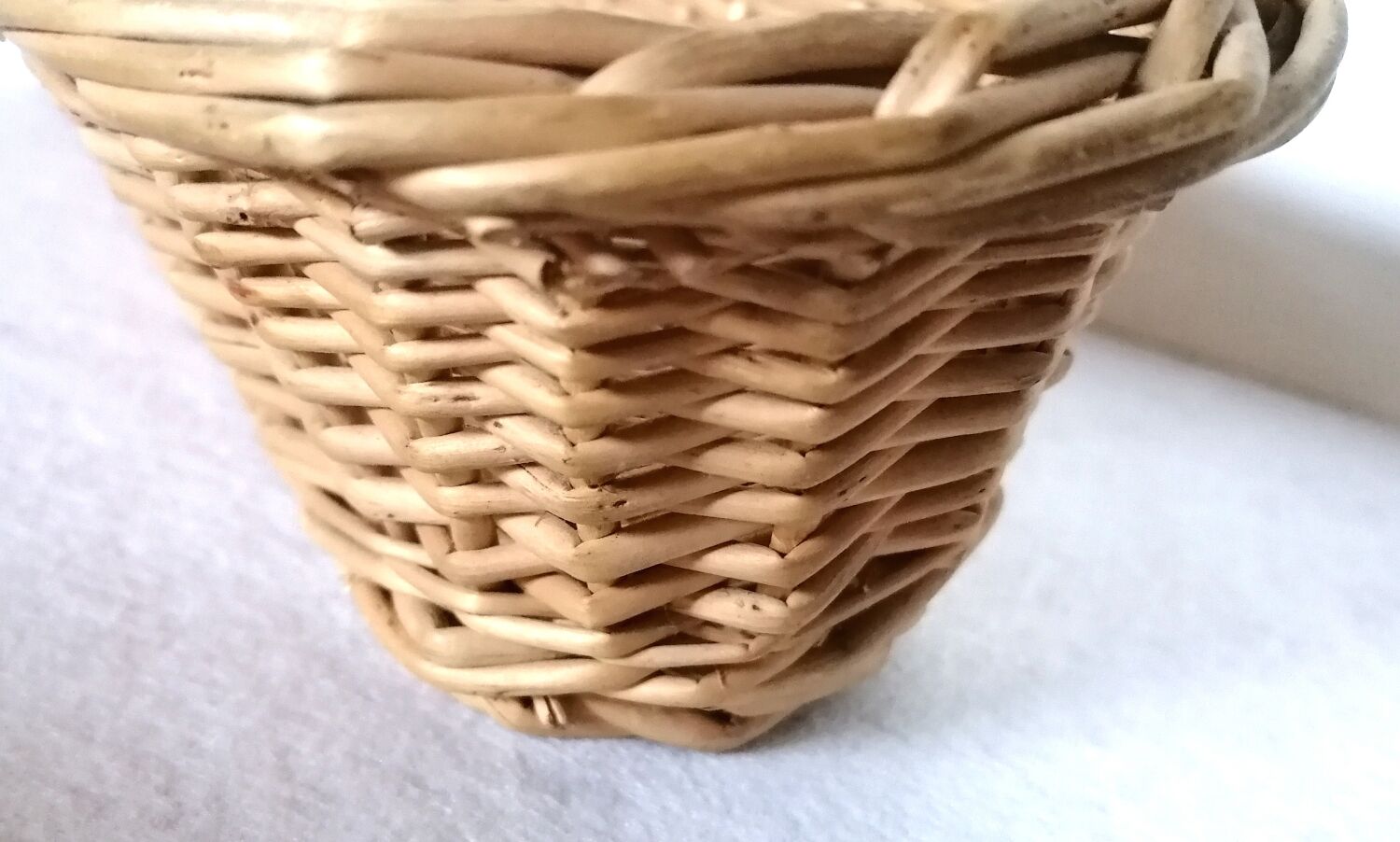 Braided wicker banneton bread basket
