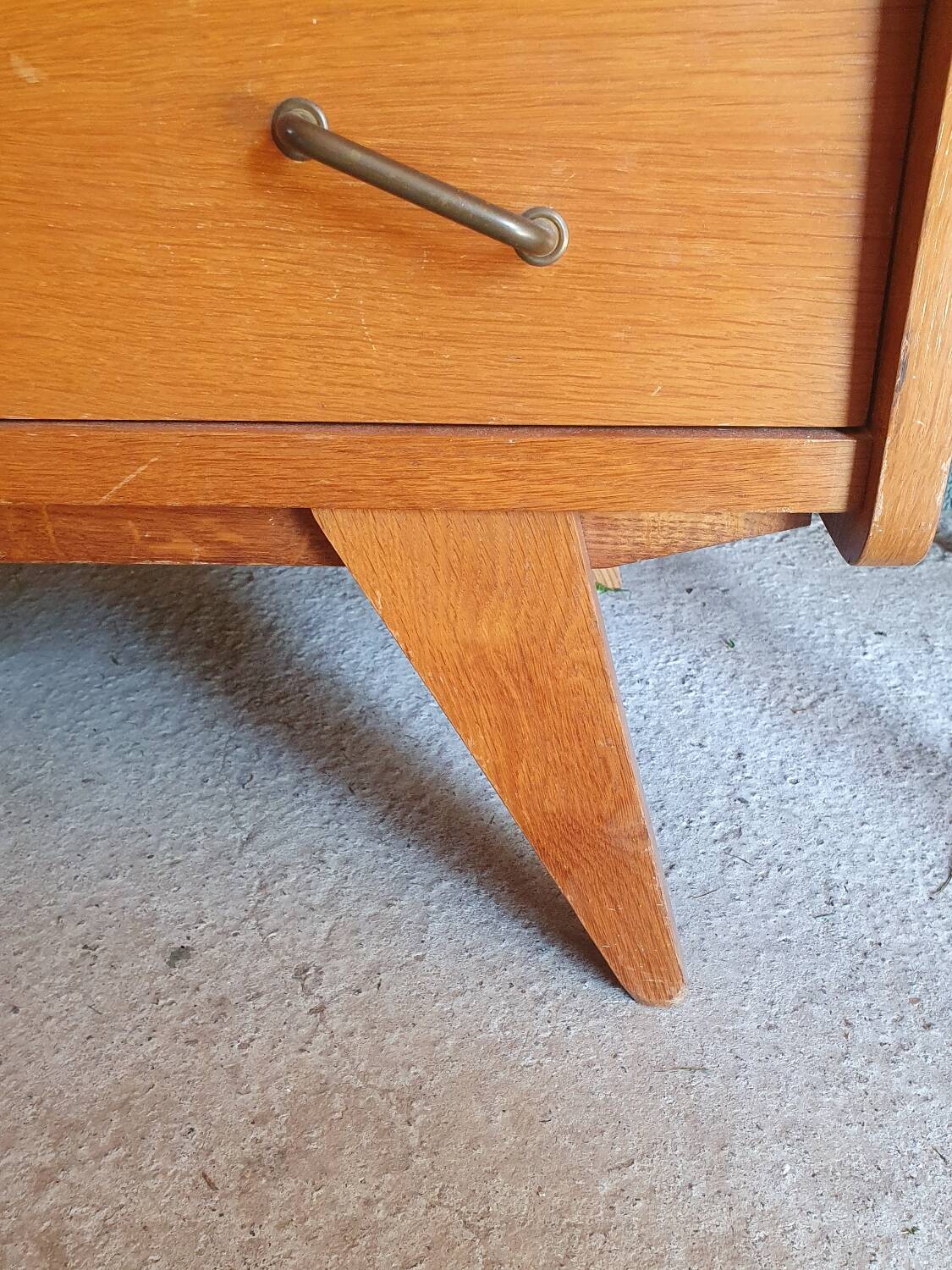 Compass feet chest of drawers