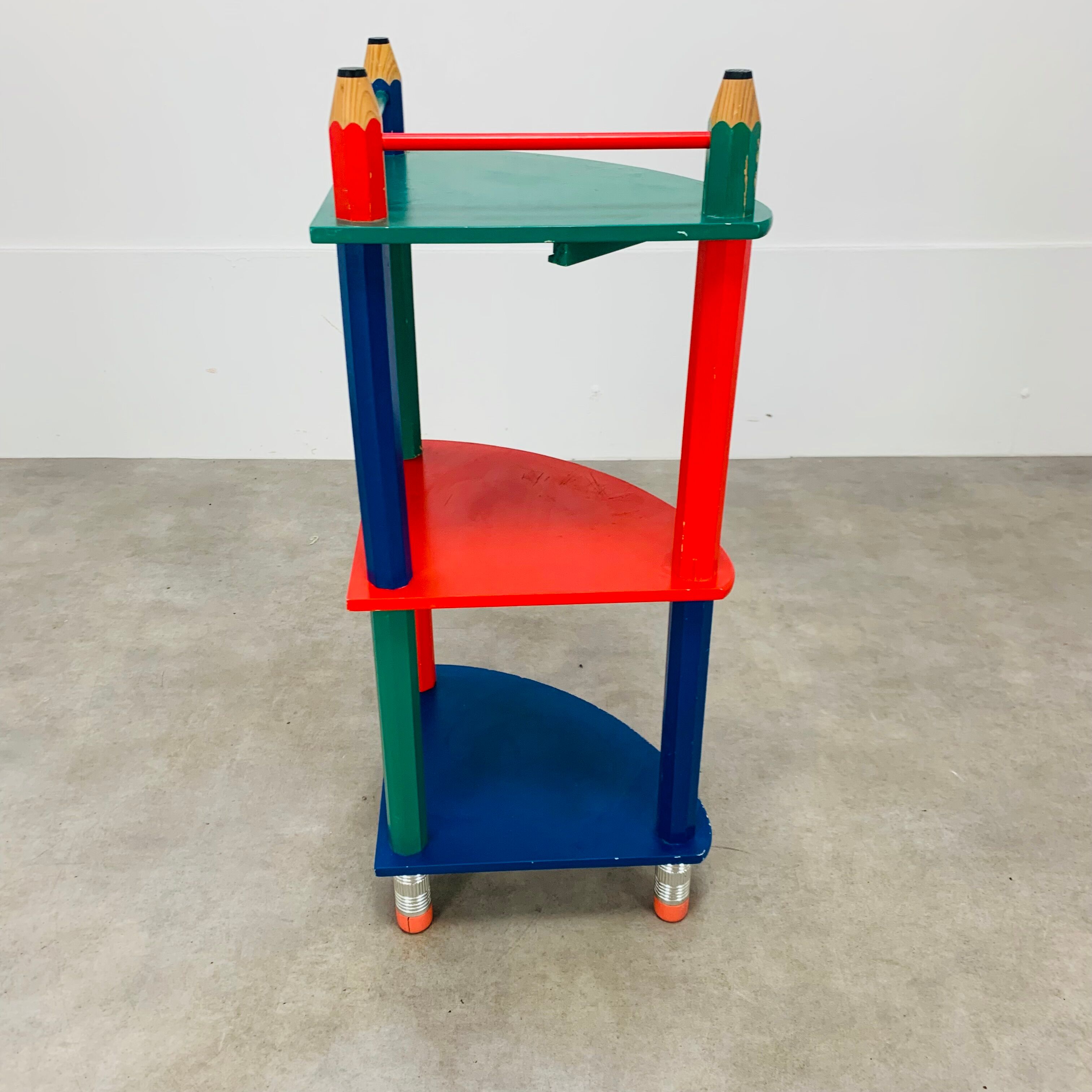 Corner shelf pencils Pierre Sala for children