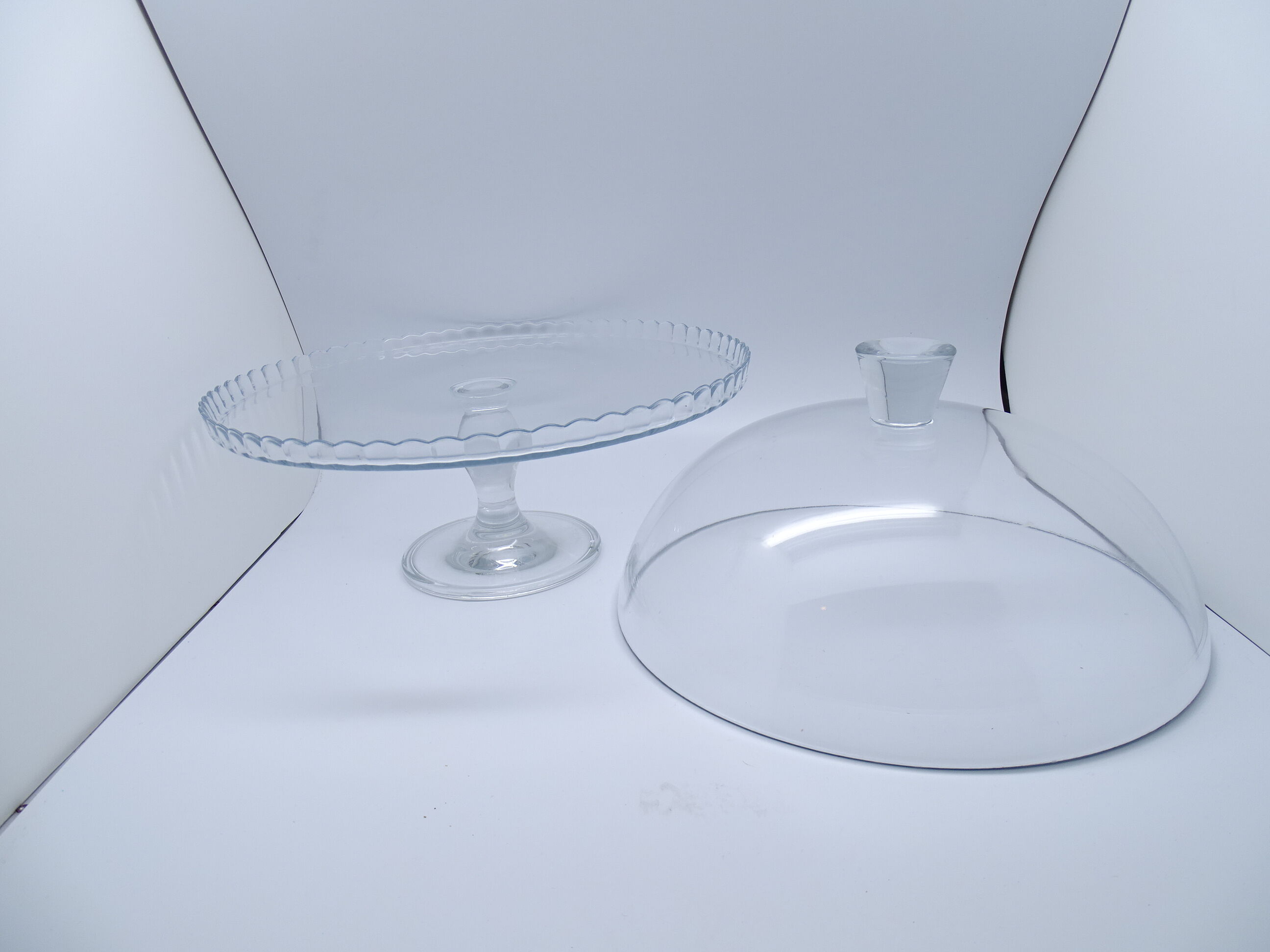 Glass cake dish with bell