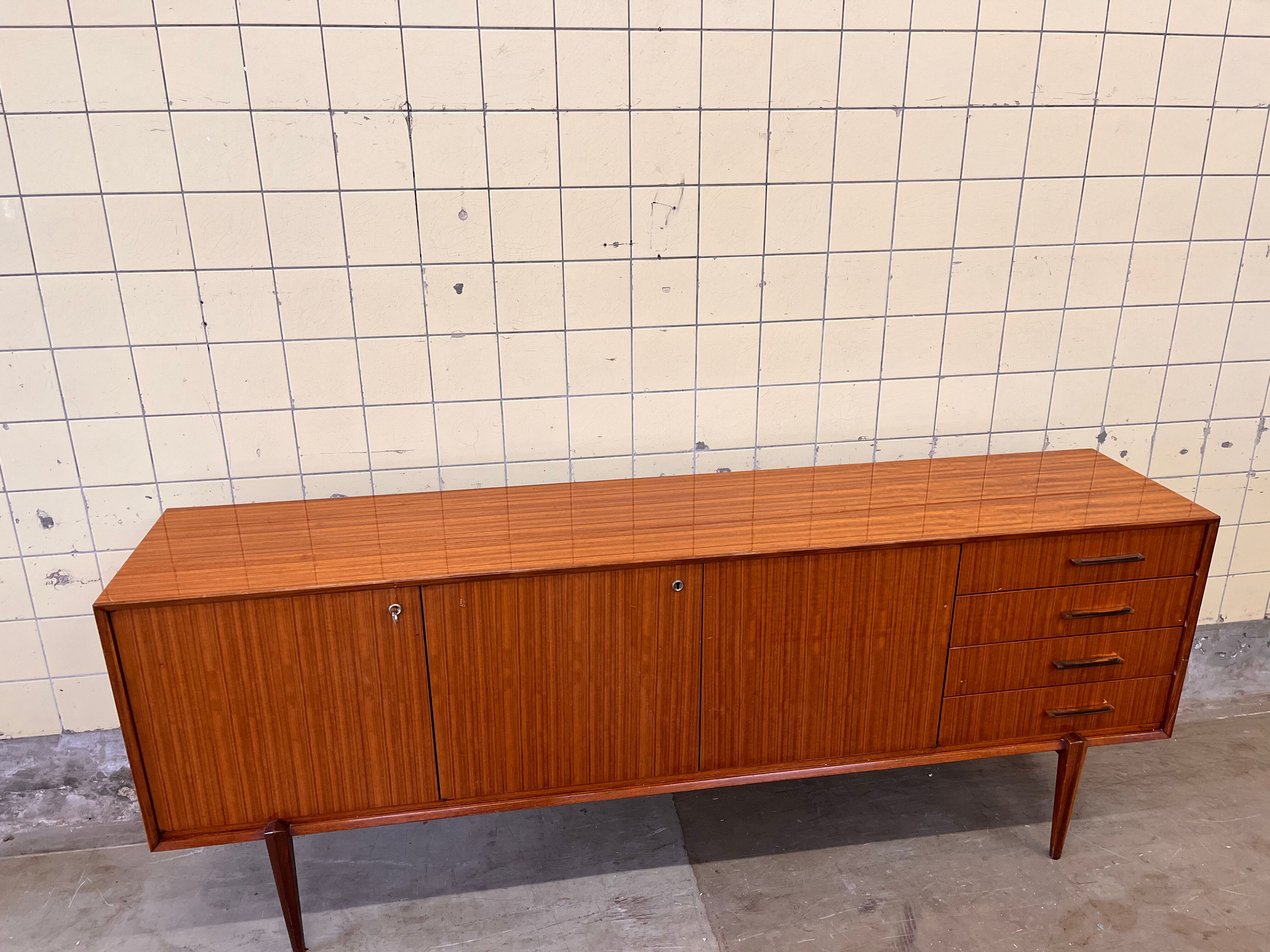 Buffet laqué de Van Pelt