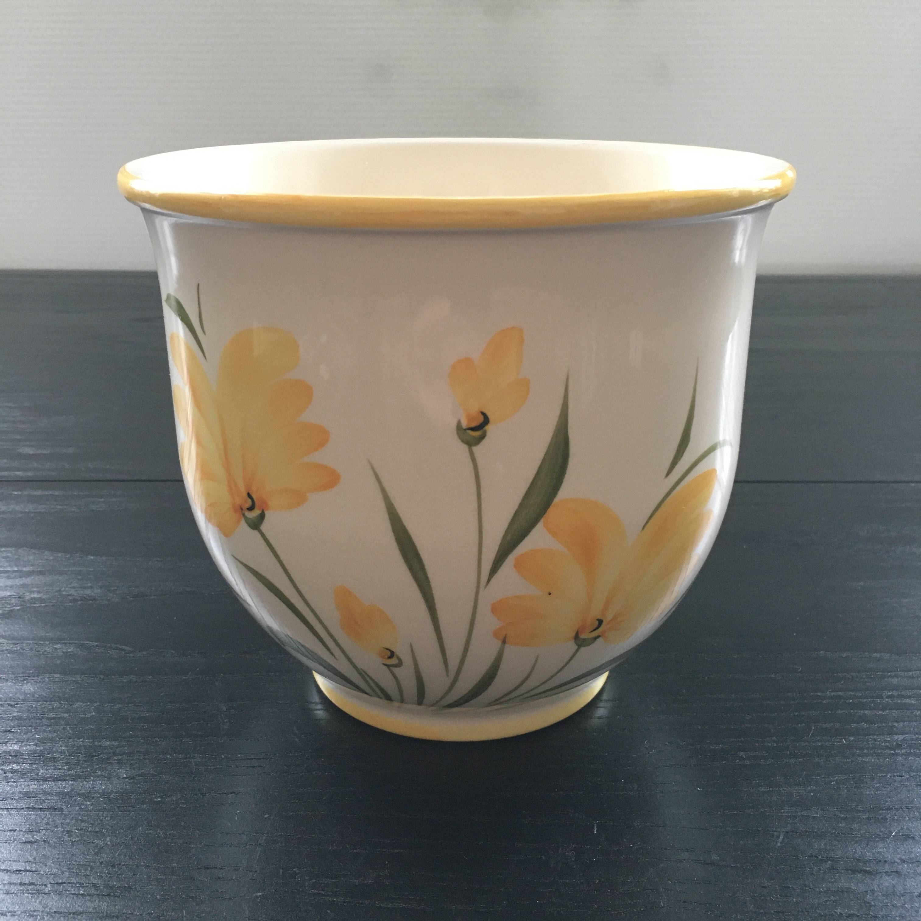 Italian flowerpot with floral decoration