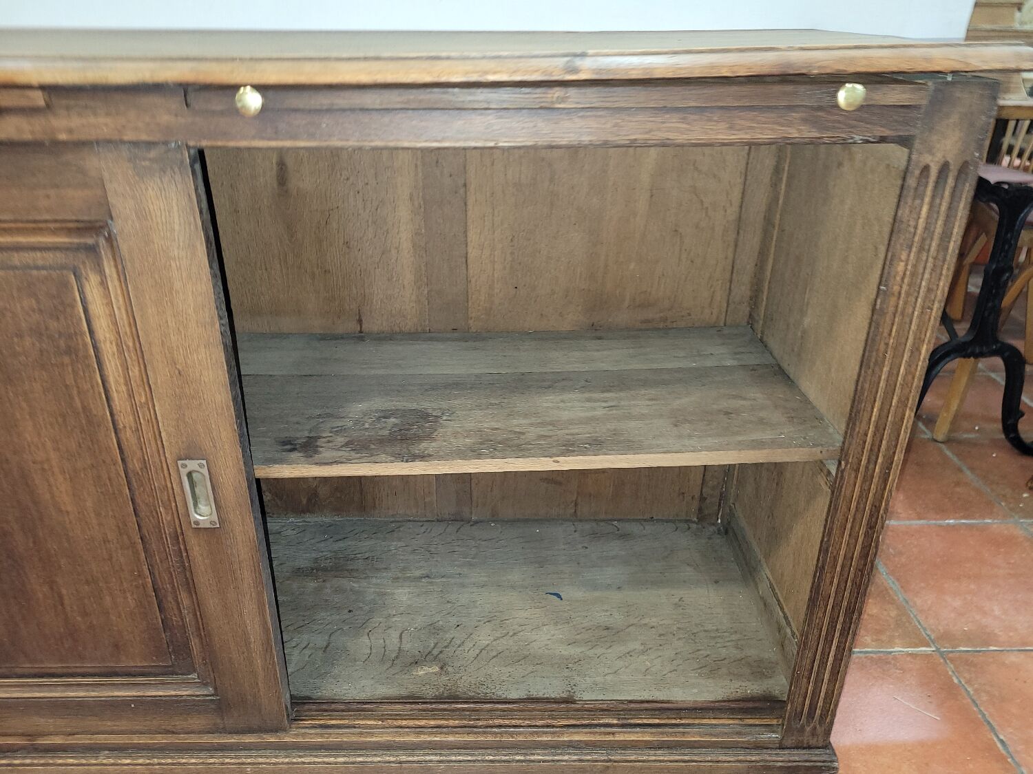 Craft furniture with sliding oak doors