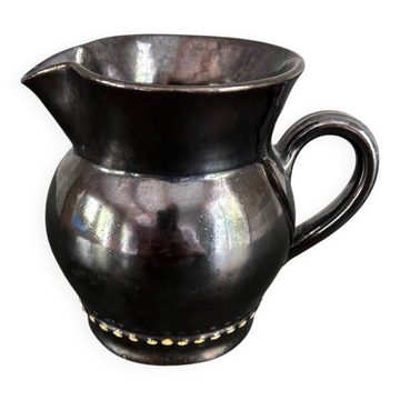 Black pitcher with pearl base
