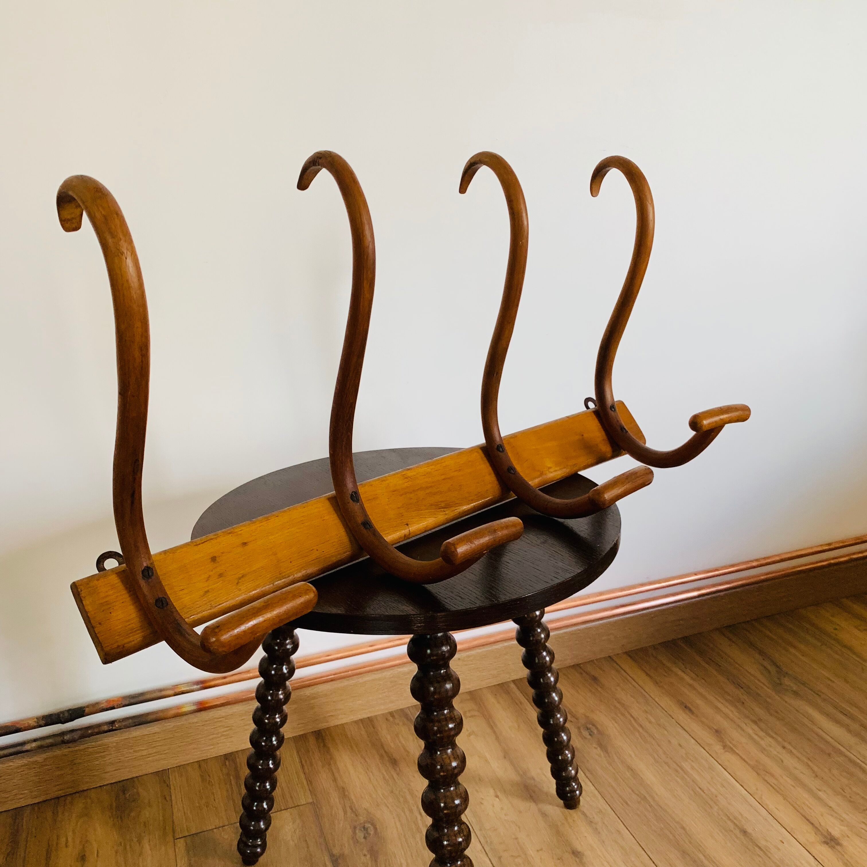 Wall-mounted coat rack 4 hooks