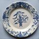 Assiette XIX° en Gien à motifs végétaux asiatiques