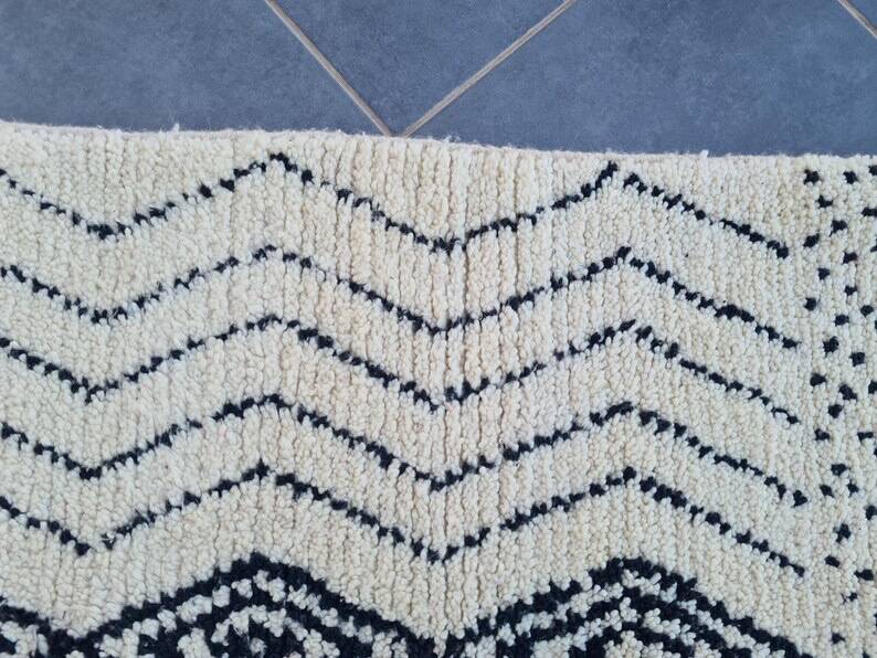 Authentic traditional Berber wool rug size 200/300 cm