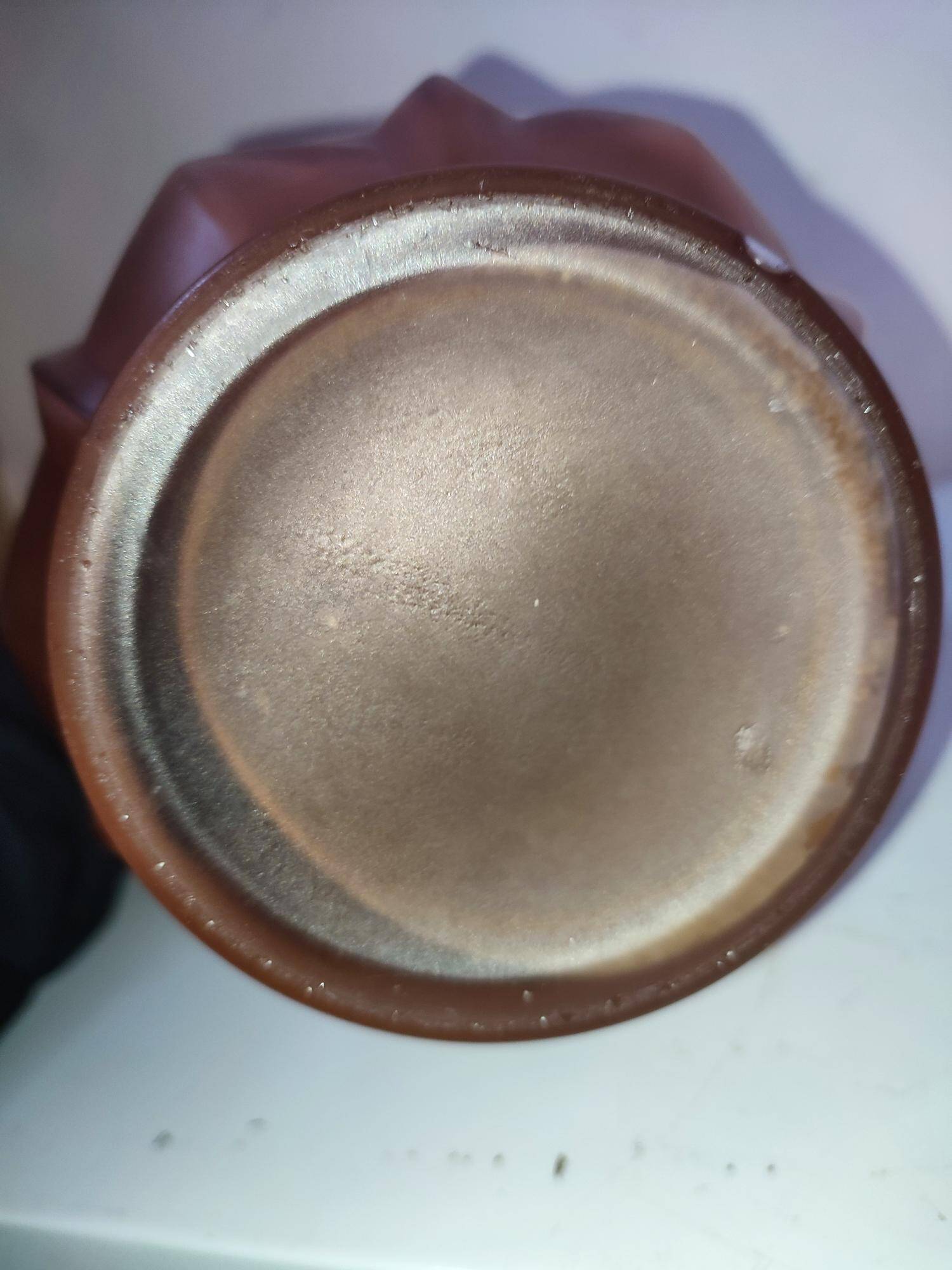 Beautiful art deco frosted glass vase dating from the 1920s-1940s in salmon color in good condition