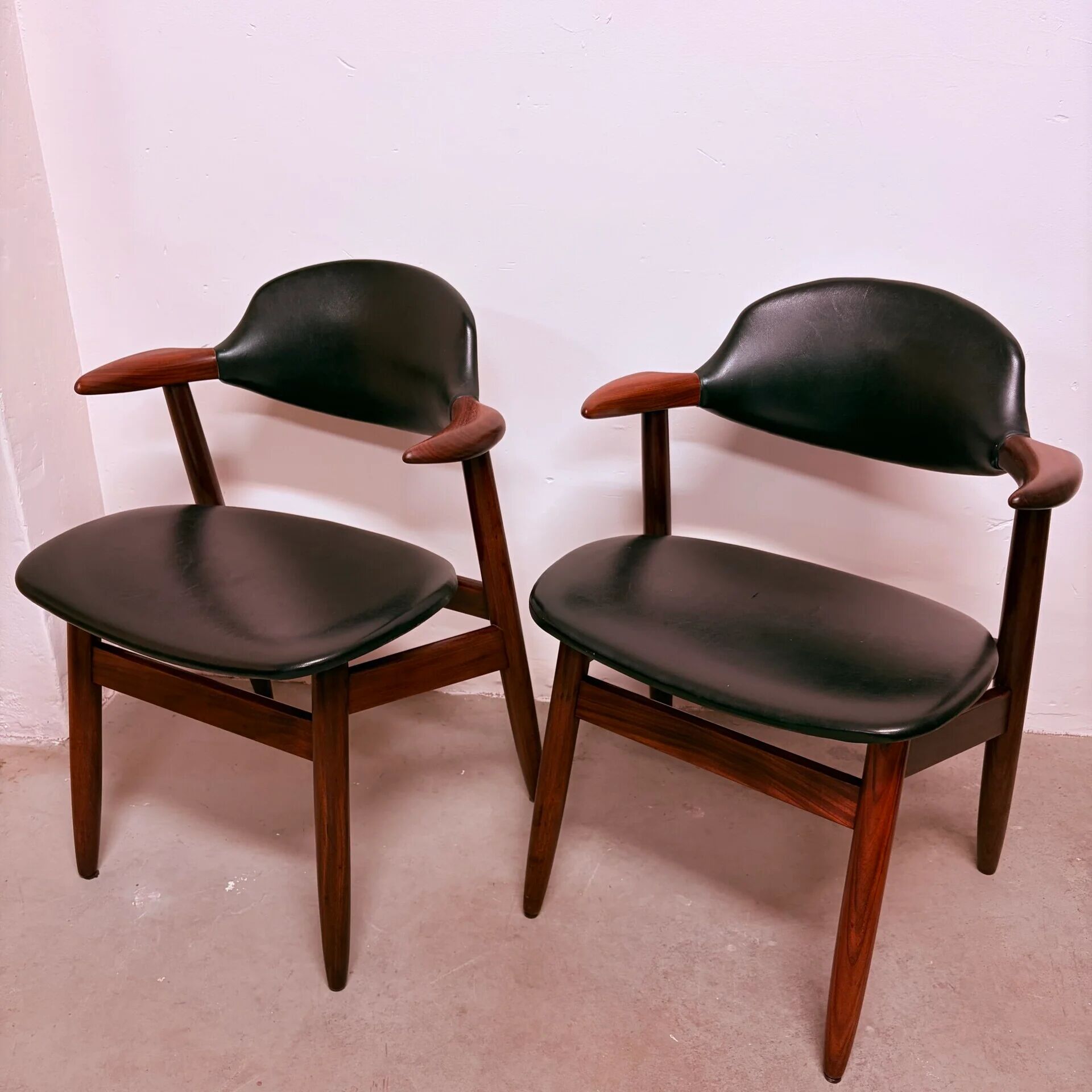 Set of 'Koehoorn' / ‘cow horn’ chairs by Tijsseling for Hulmefa, 1960s